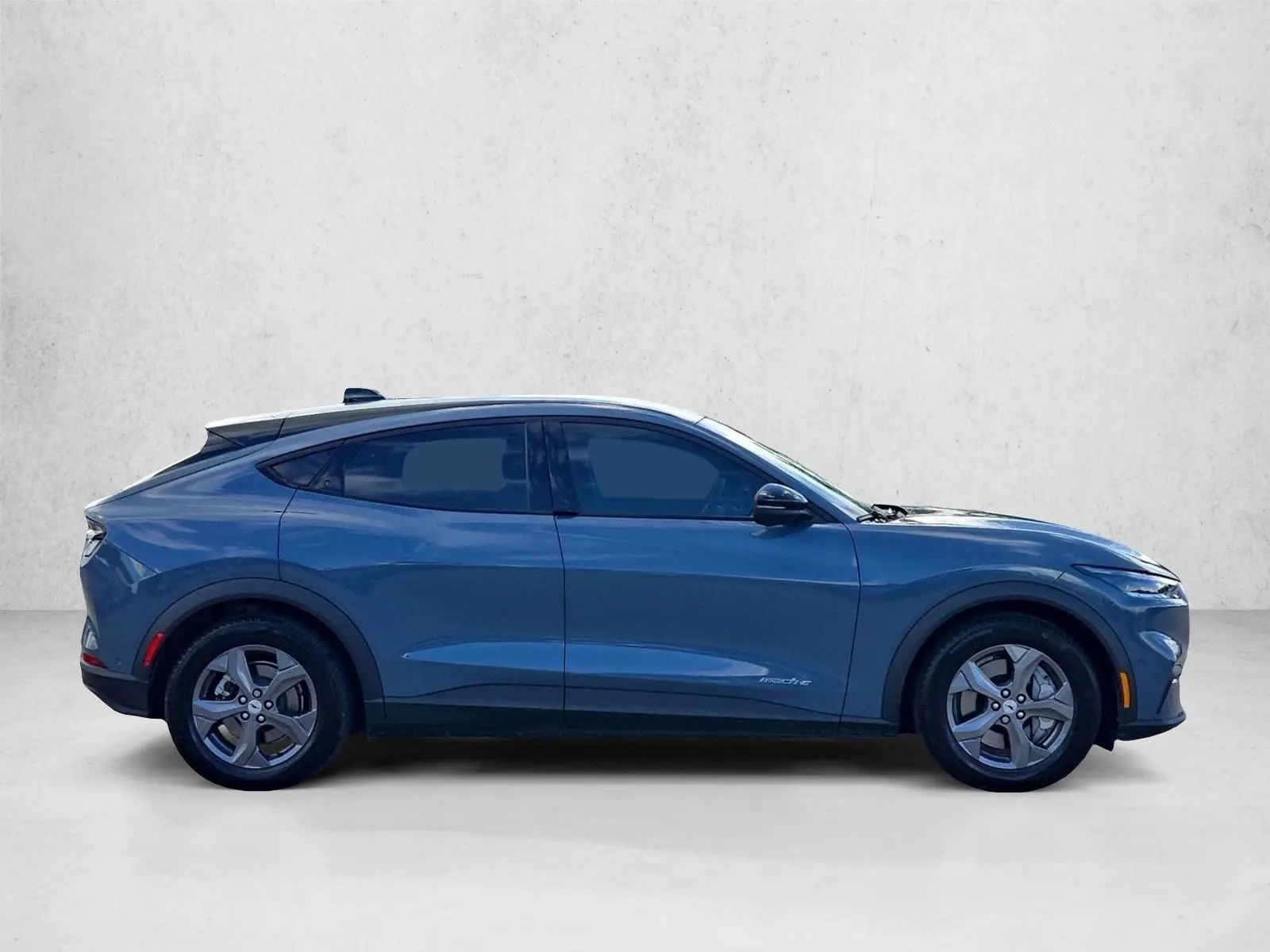 2023 Ford Mustang-Mach-e Select photo 4