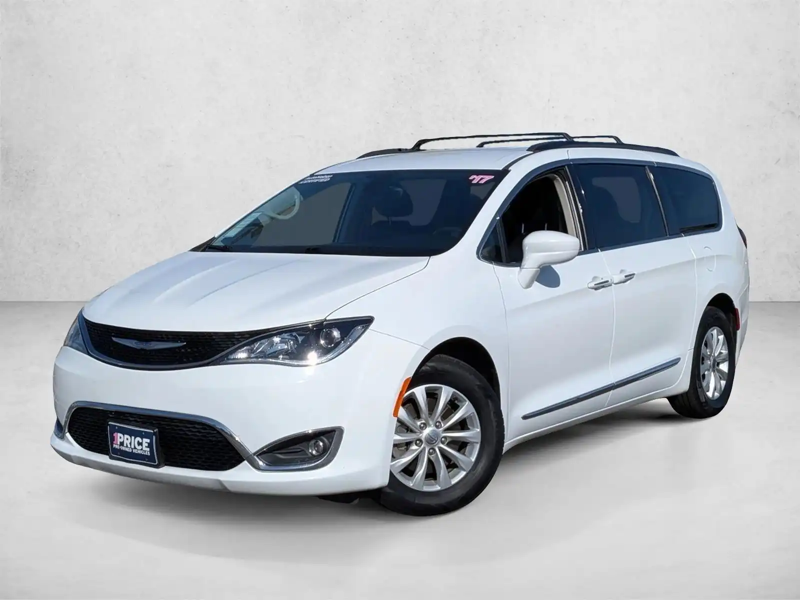 2017 Chrysler Pacifica Touring-L's photo