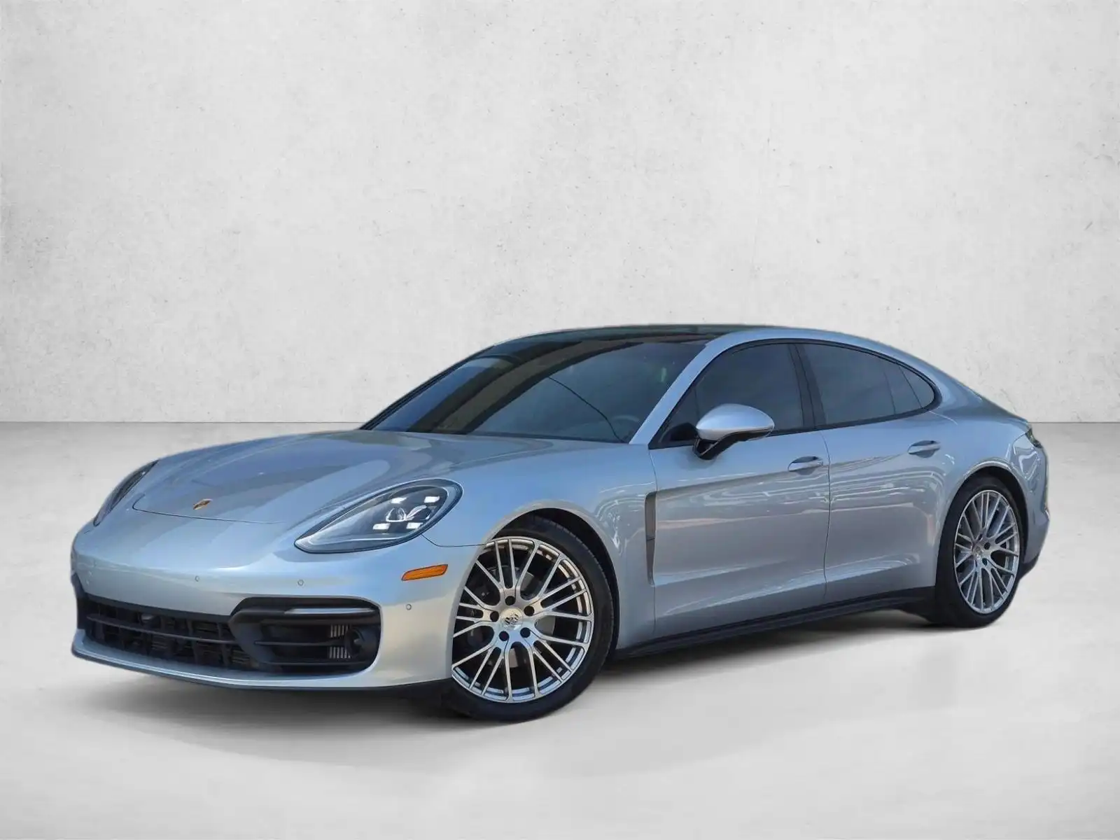 2023 Porsche Panamera 4 Platinum Edition's photo
