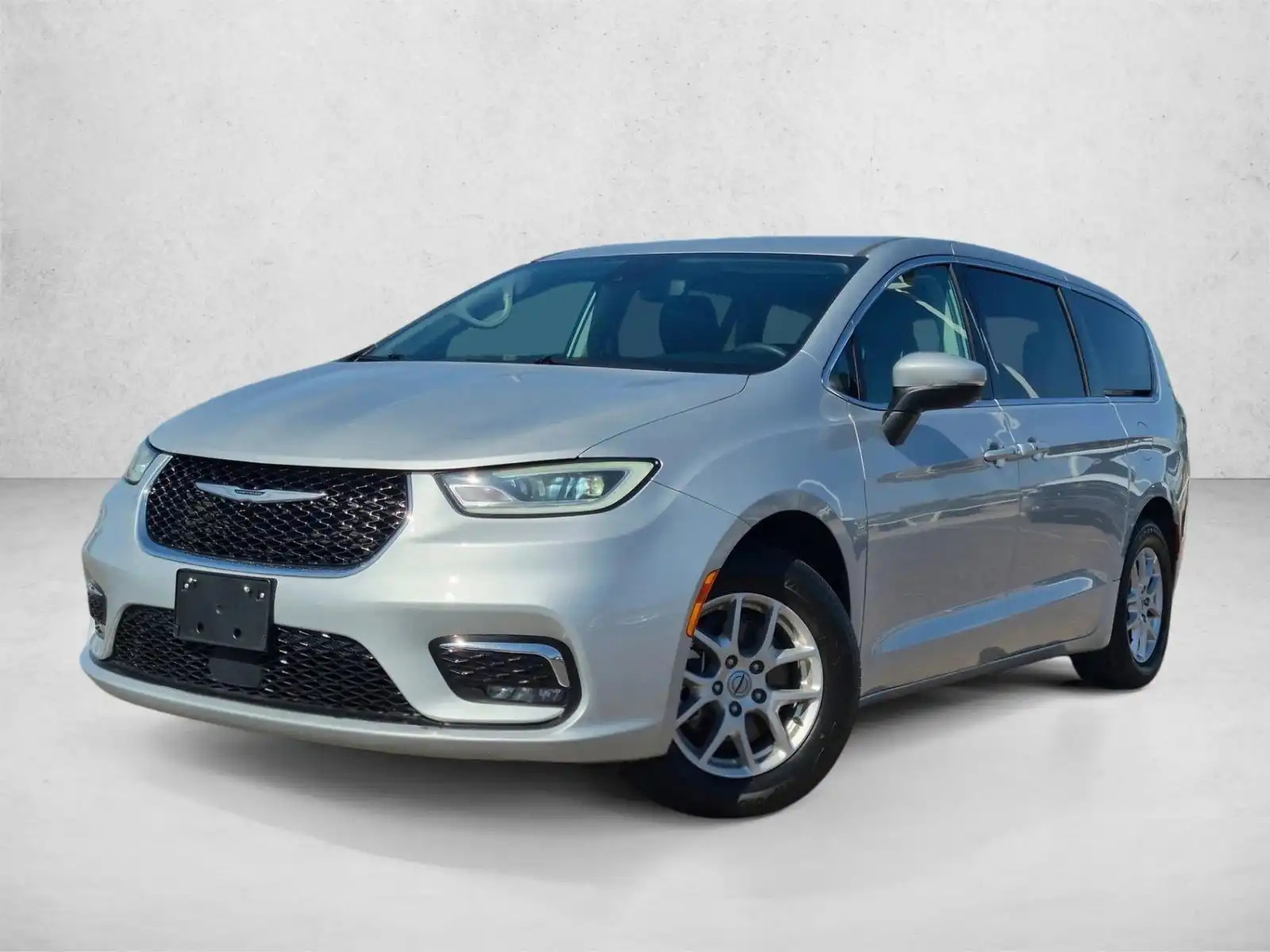 2023 Chrysler Pacifica Touring L's photo