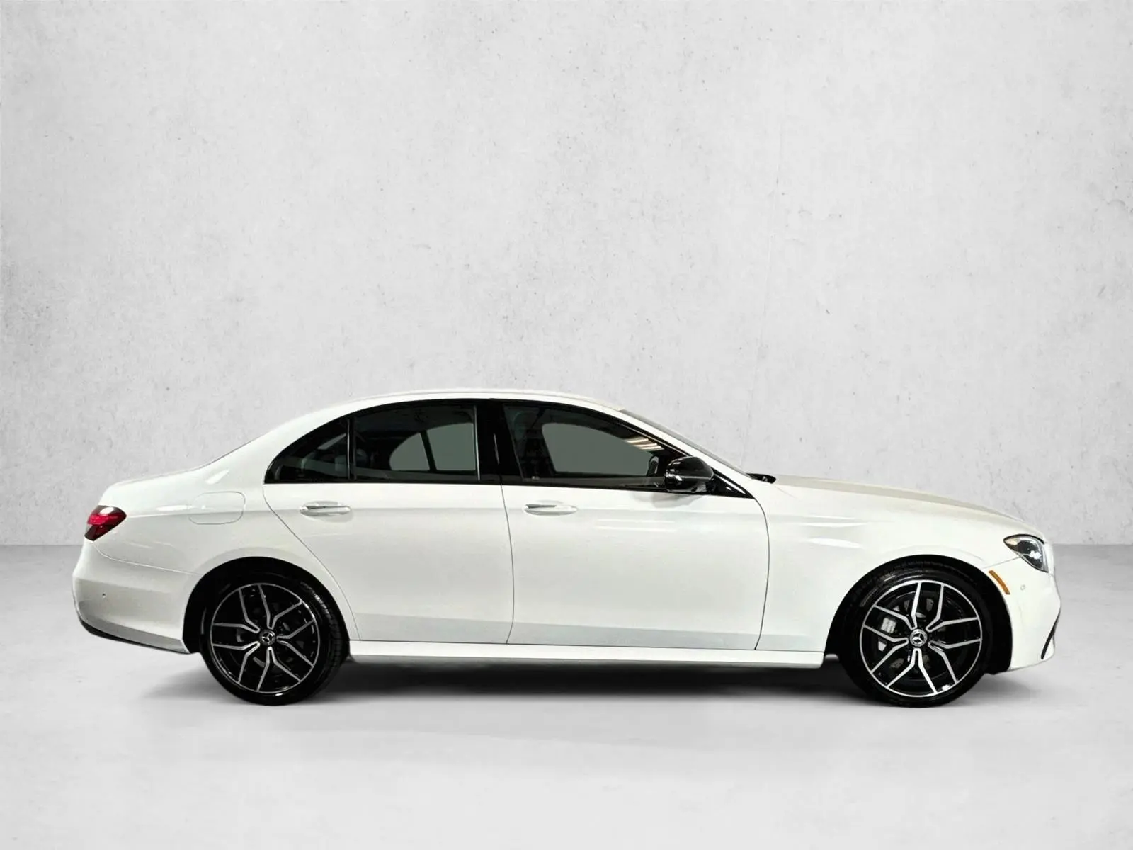 2022 Mercedes-Benz E-Class E350 photo 4
