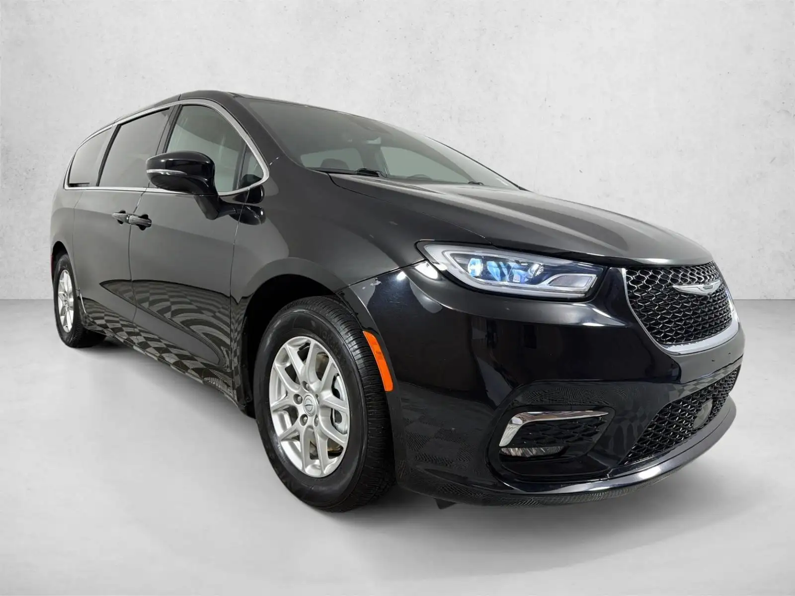 2025 Chrysler Pacifica Select's photo
