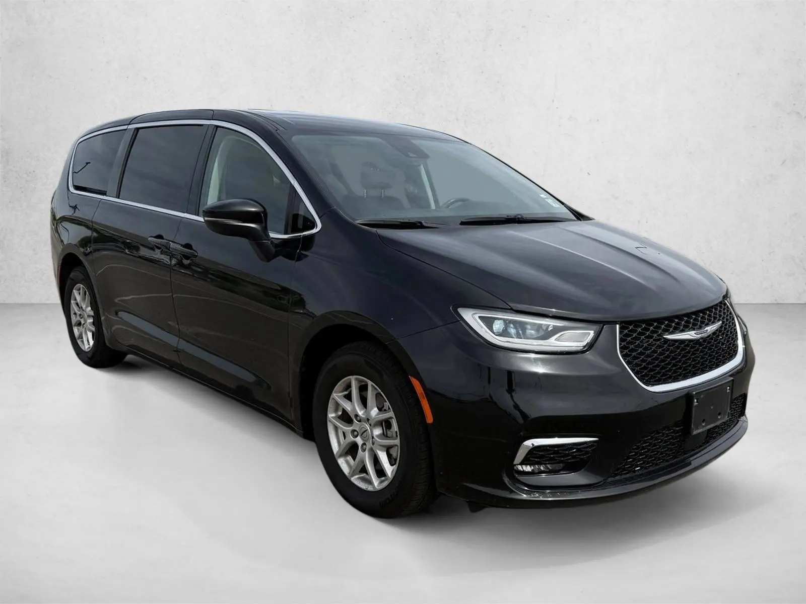 2023 Chrysler Pacifica Touring L photo 3