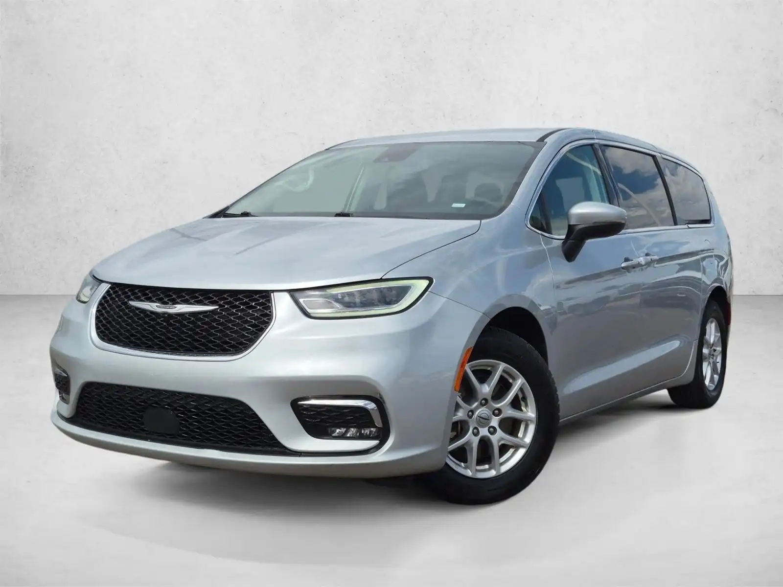 2023 Chrysler Pacifica Touring L's photo