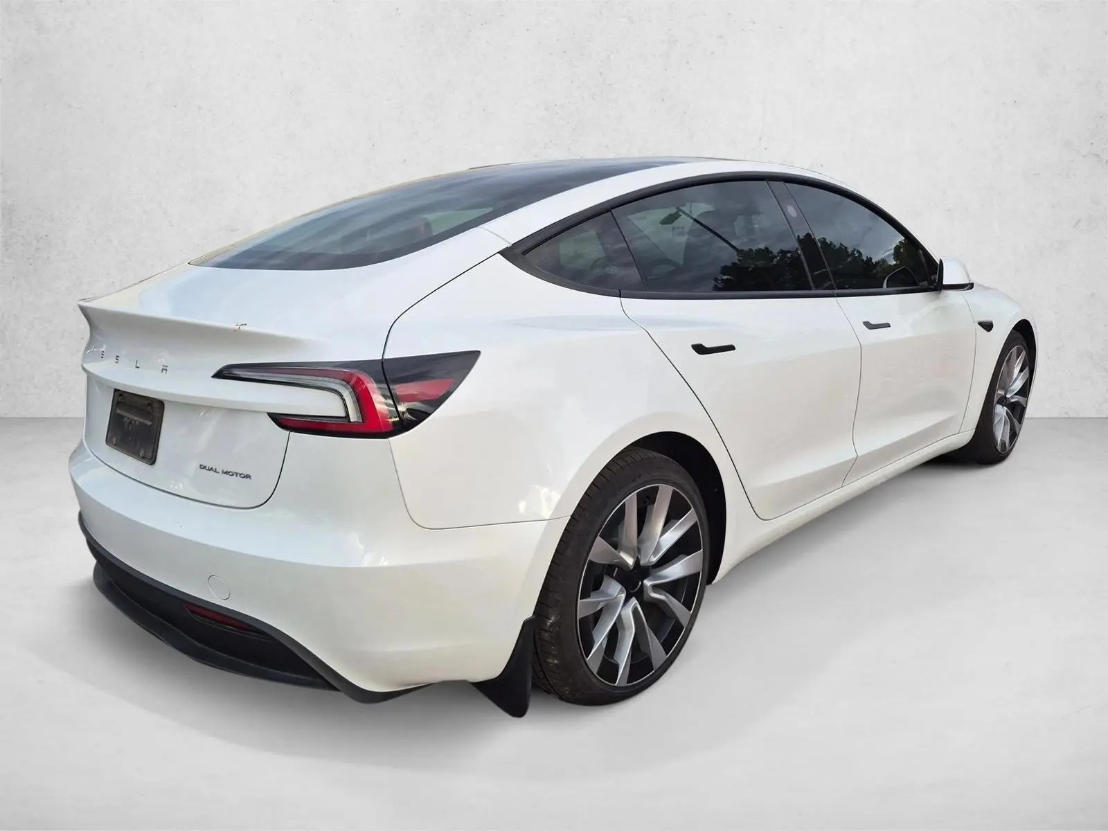 2025 Tesla Model 3 Long Range AWD photo 4