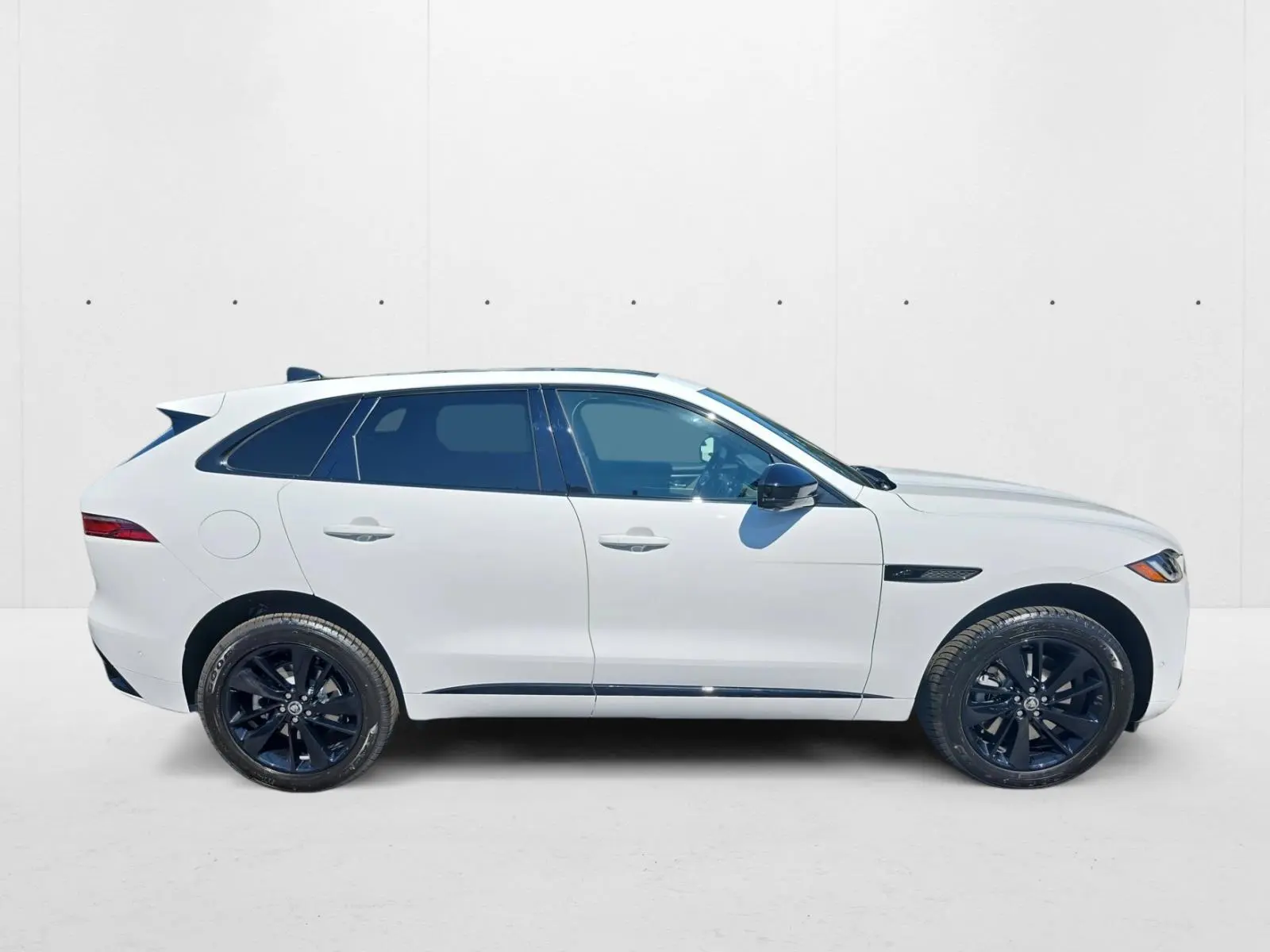 2026 Jaguar F-PACE P250 R-Dynamic S photo 4