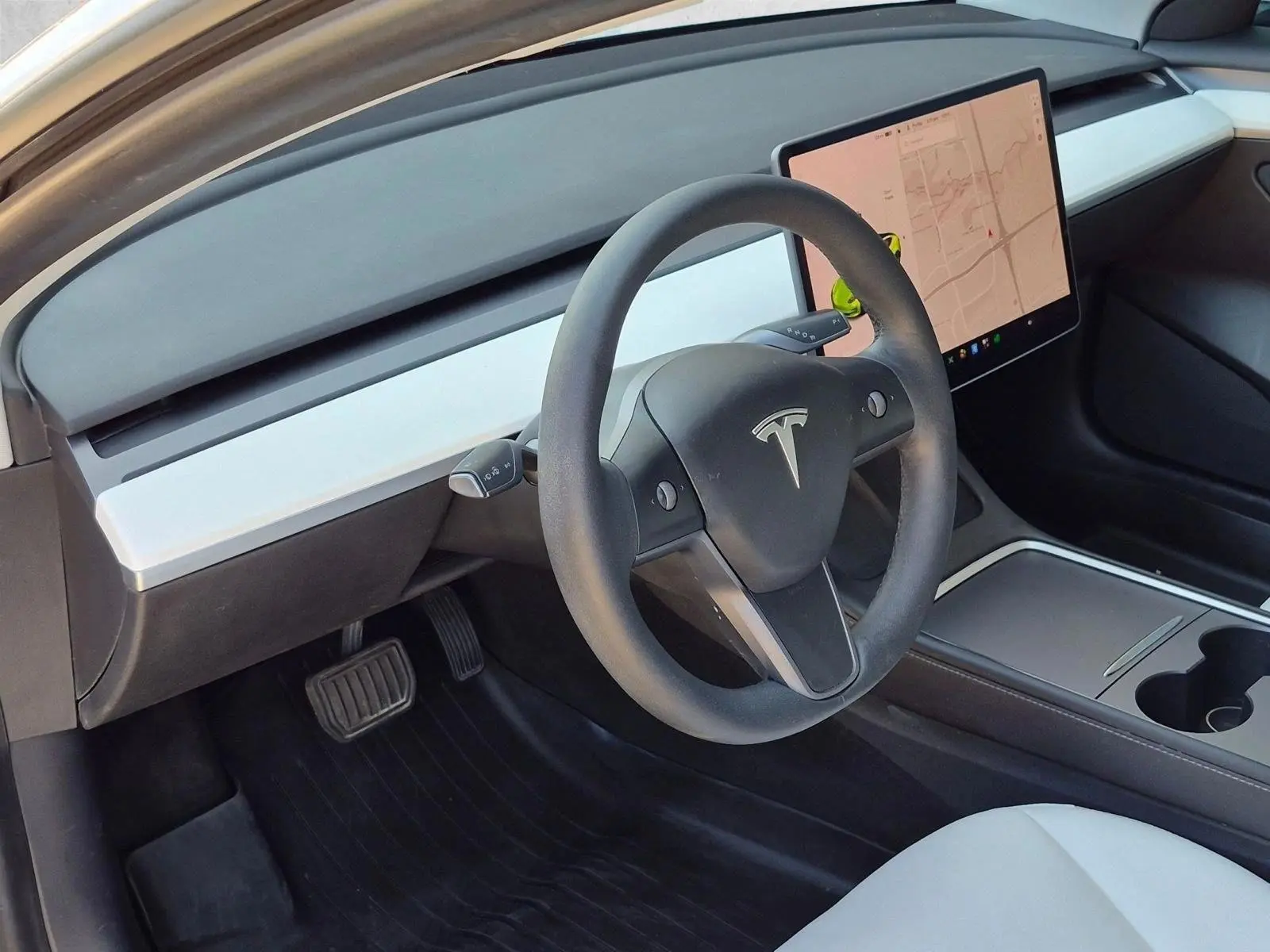 2021 Tesla Model 3 Standard Range Plus photo 4