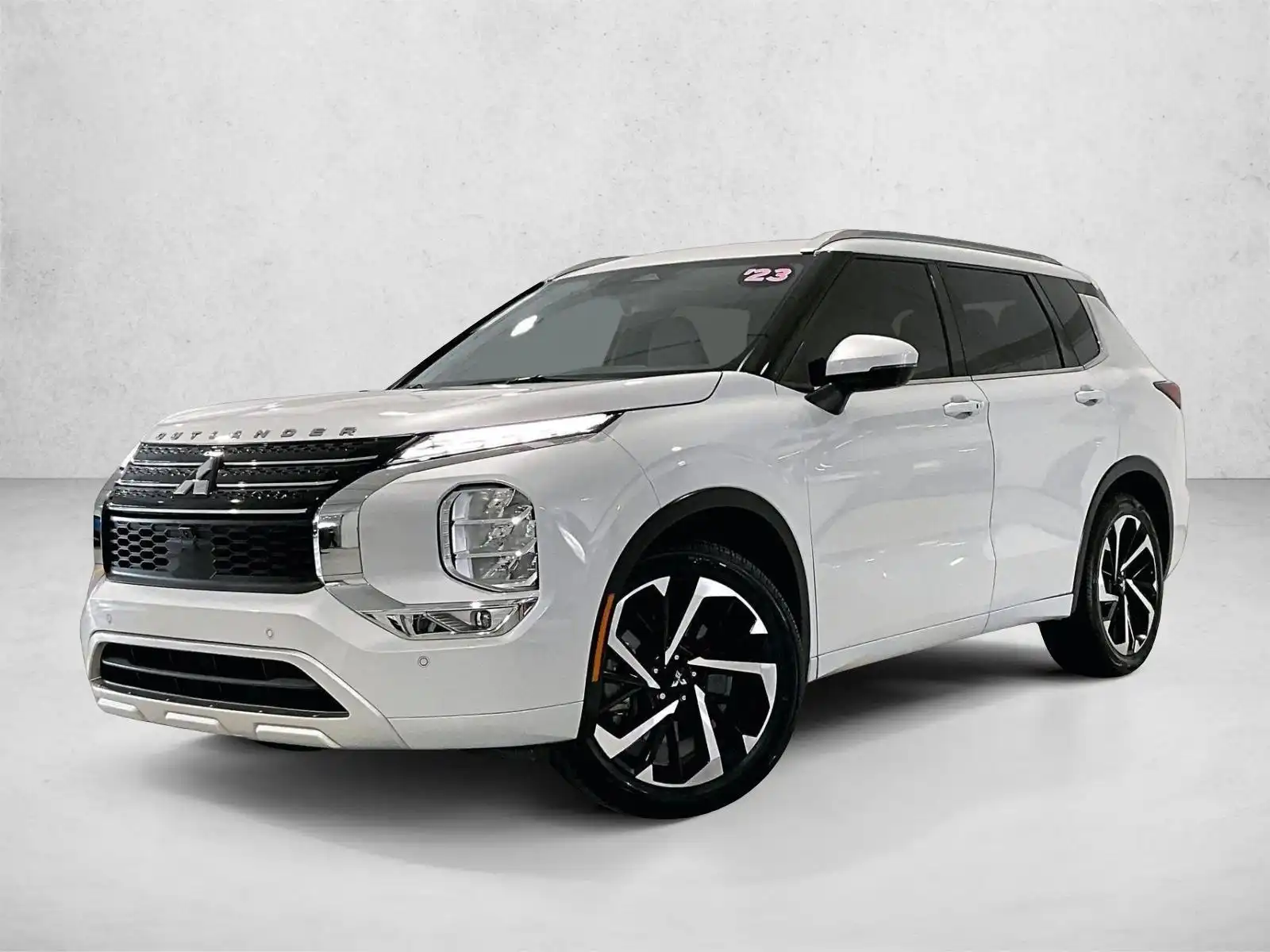 2023 Mitsubishi Outlander SEL 2WD's photo