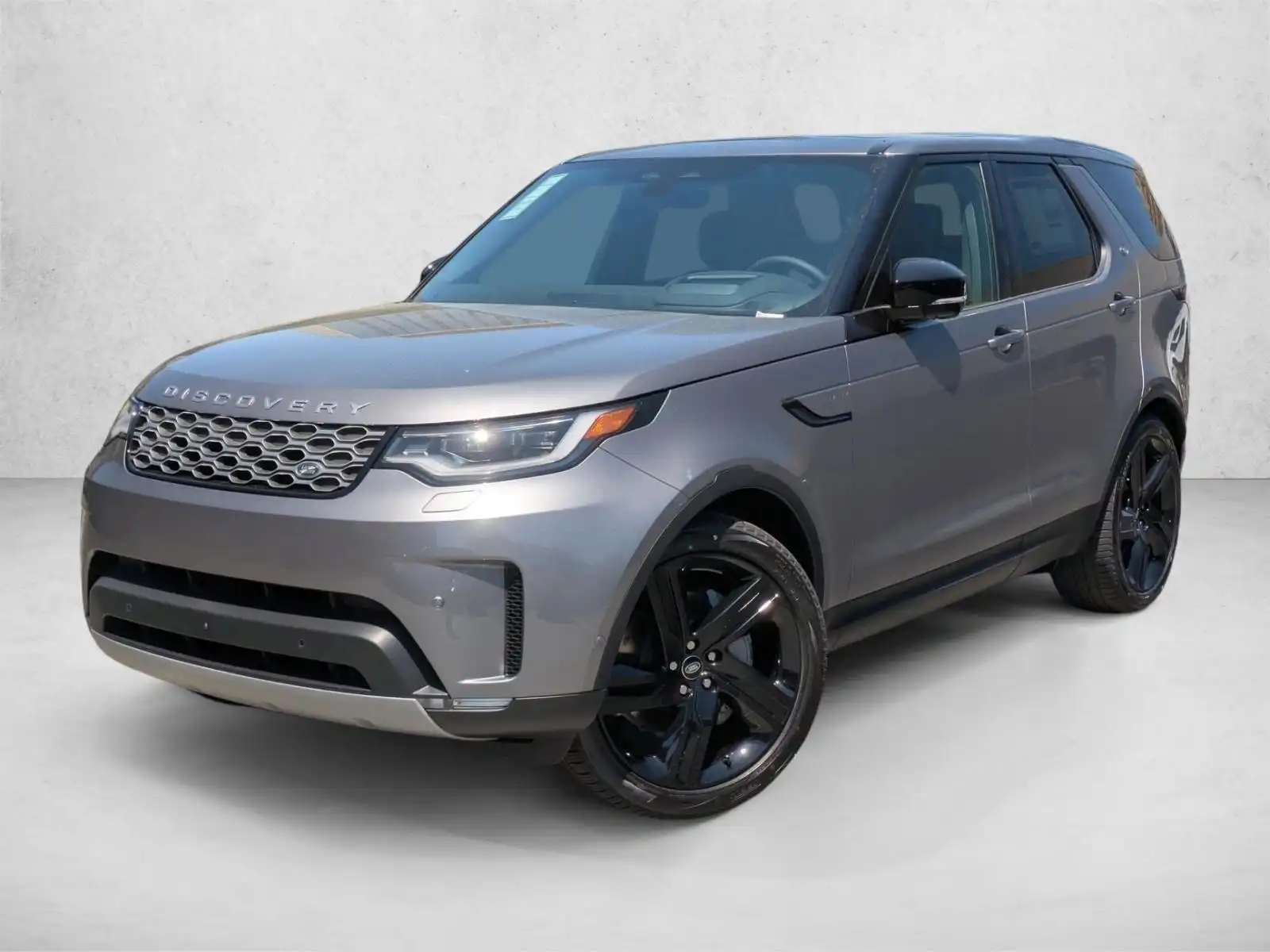 2026 Land Rover Discovery P300 S's photo