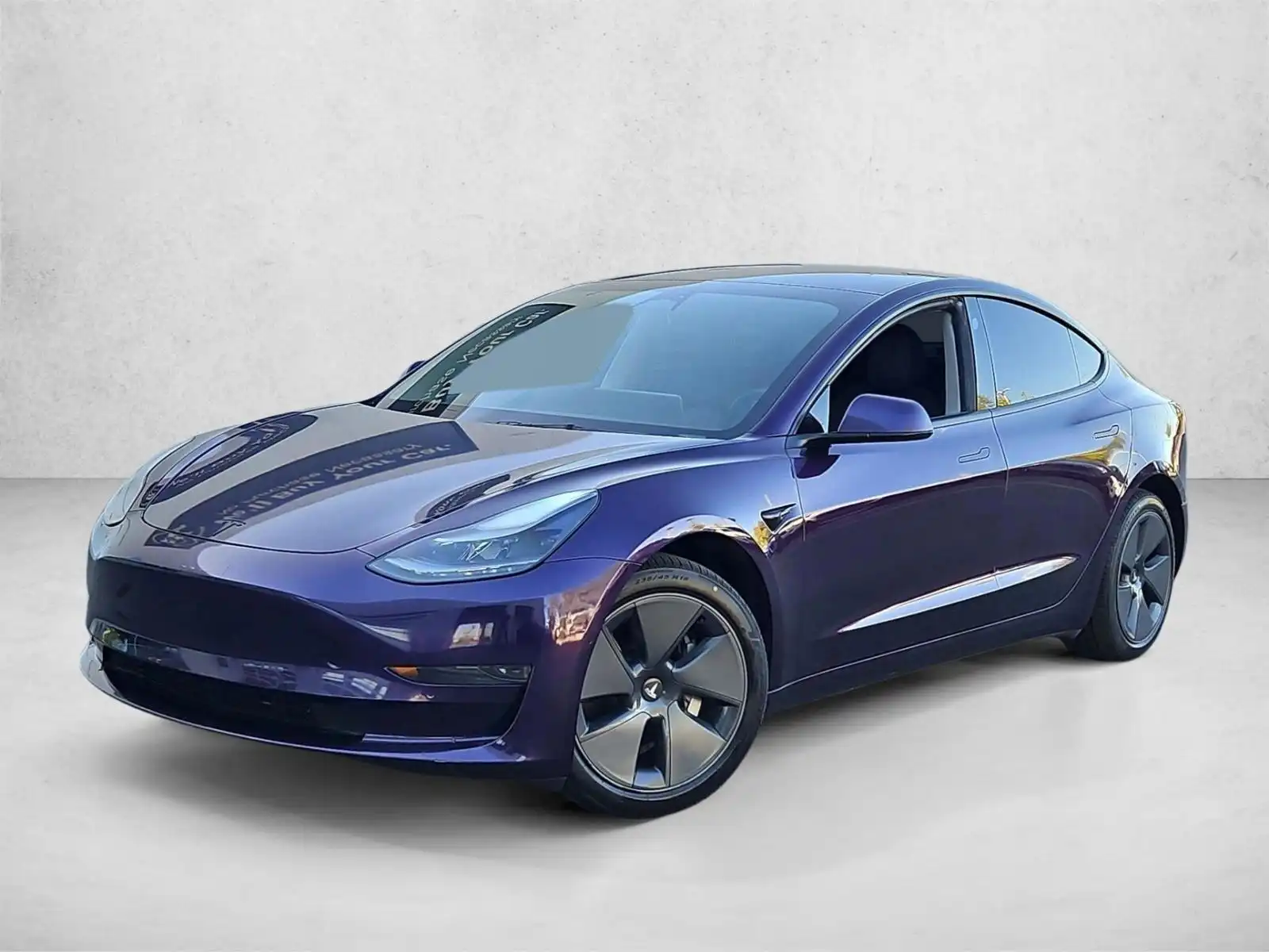 2022 Tesla Model 3 Standard Range Plus's photo