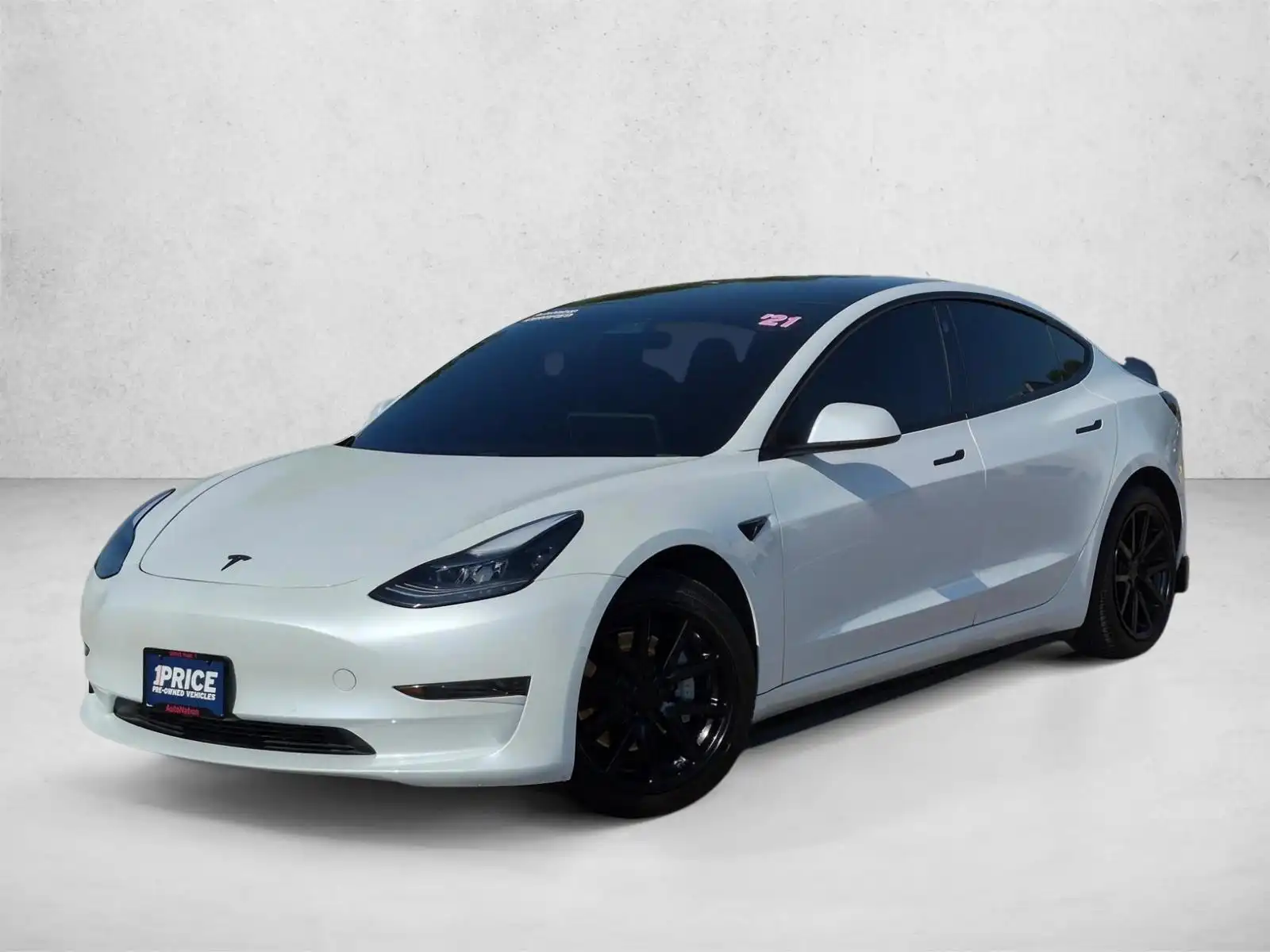 2021 Tesla Model 3 Standard Range Plus's photo