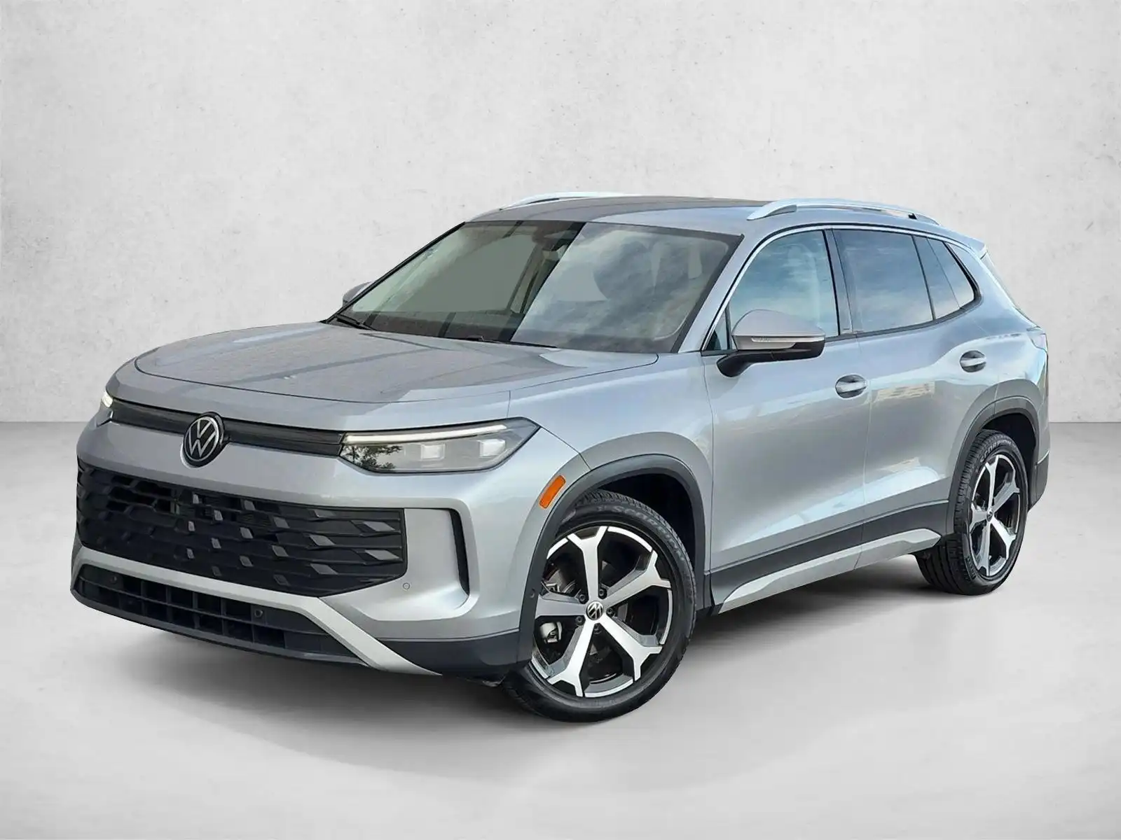2026 Volkswagen Tiguan 2.0T SE's photo