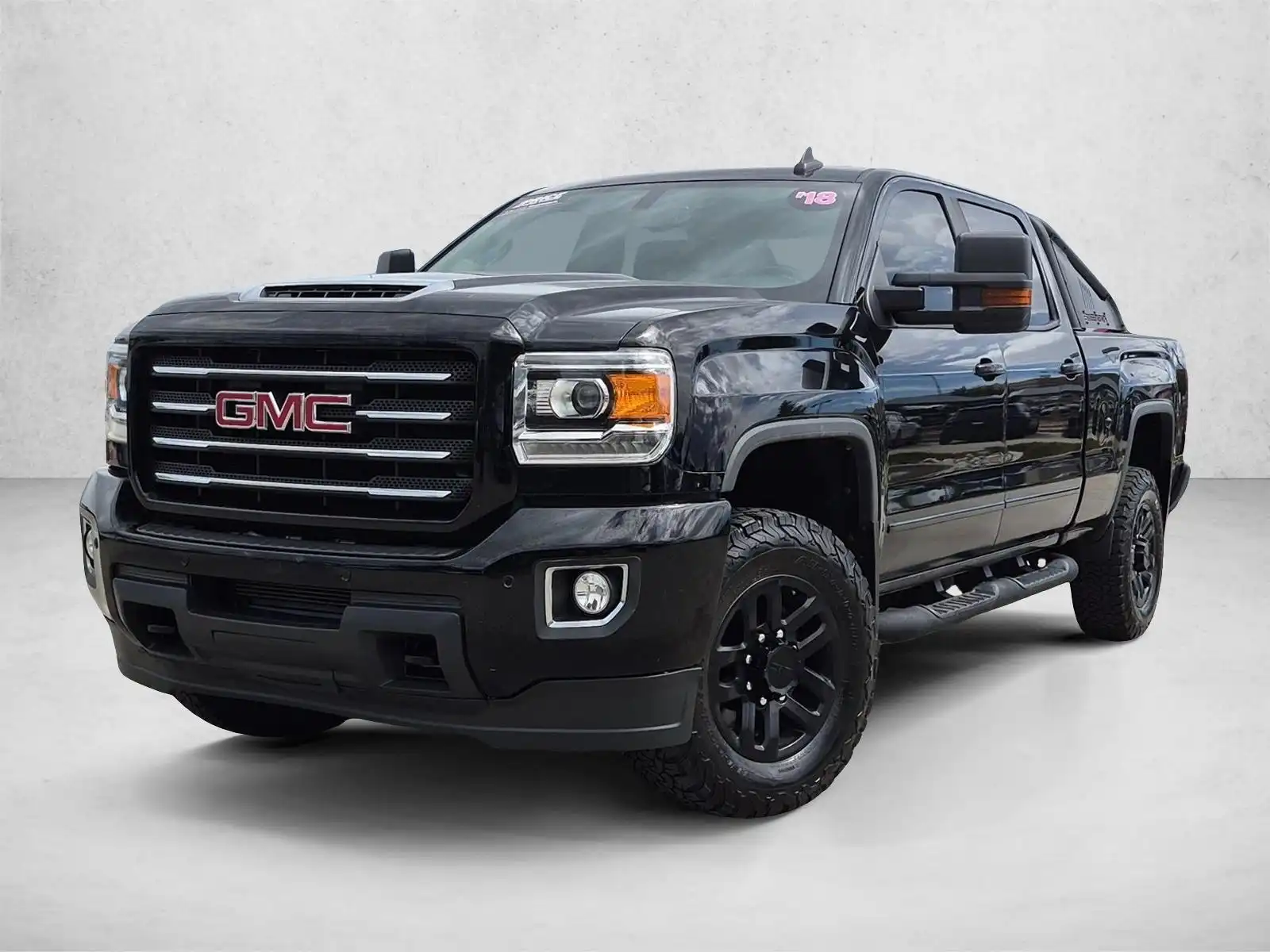 2018 GMC Sierra SLT 4WD Crew Cab Standard Box's photo