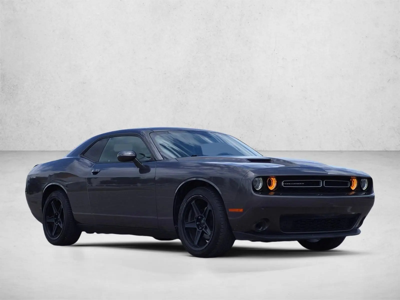 2019 Dodge Challenger SXT Auto photo 3