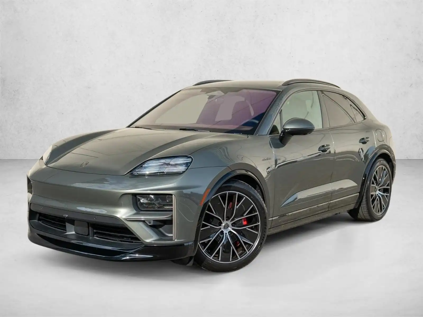 2025 Porsche Macan Macan Turbo Electric's photo