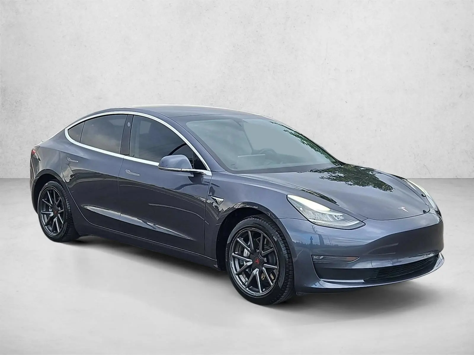 2019 Tesla Model 3 Standard Range Plus photo 3