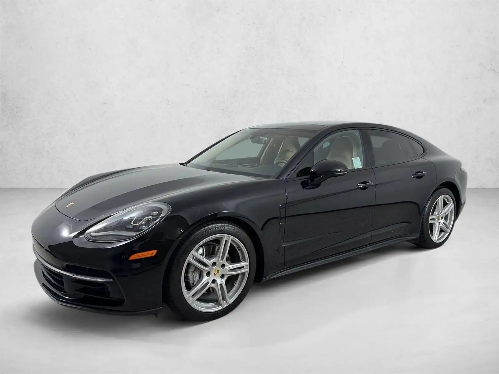 2019 Porsche Panamera 4's photo