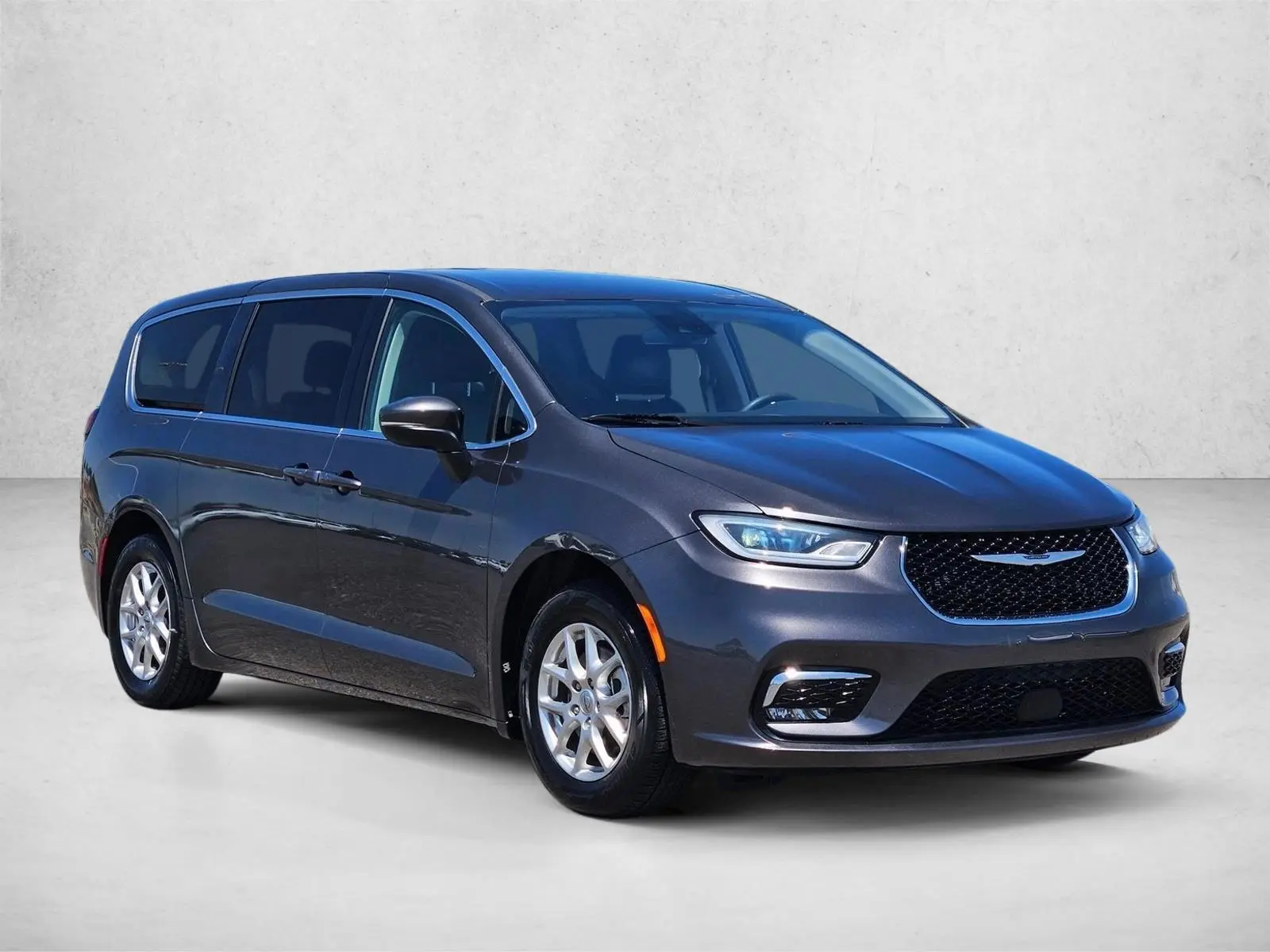 2023 Chrysler Pacifica Touring L photo 3
