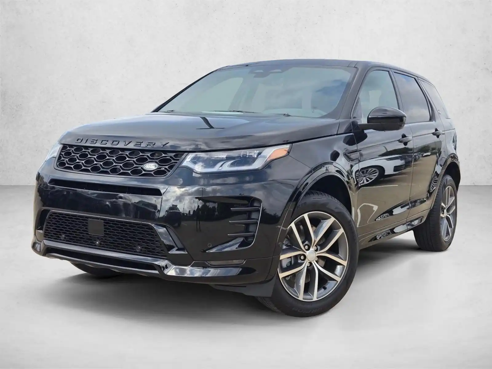 2026 Land Rover Discovery Sport 2.0 Landmark Edition's photo
