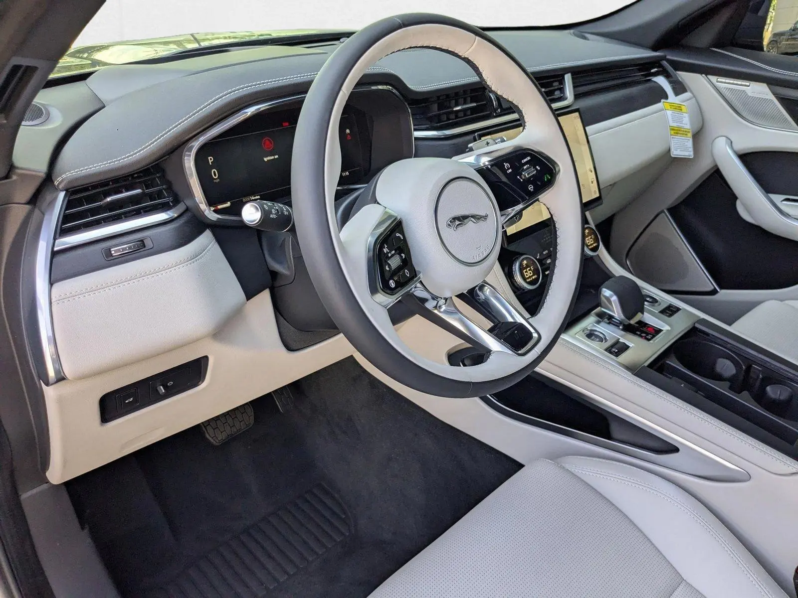 2026 Jaguar F-PACE P250 R-Dynamic S photo 3