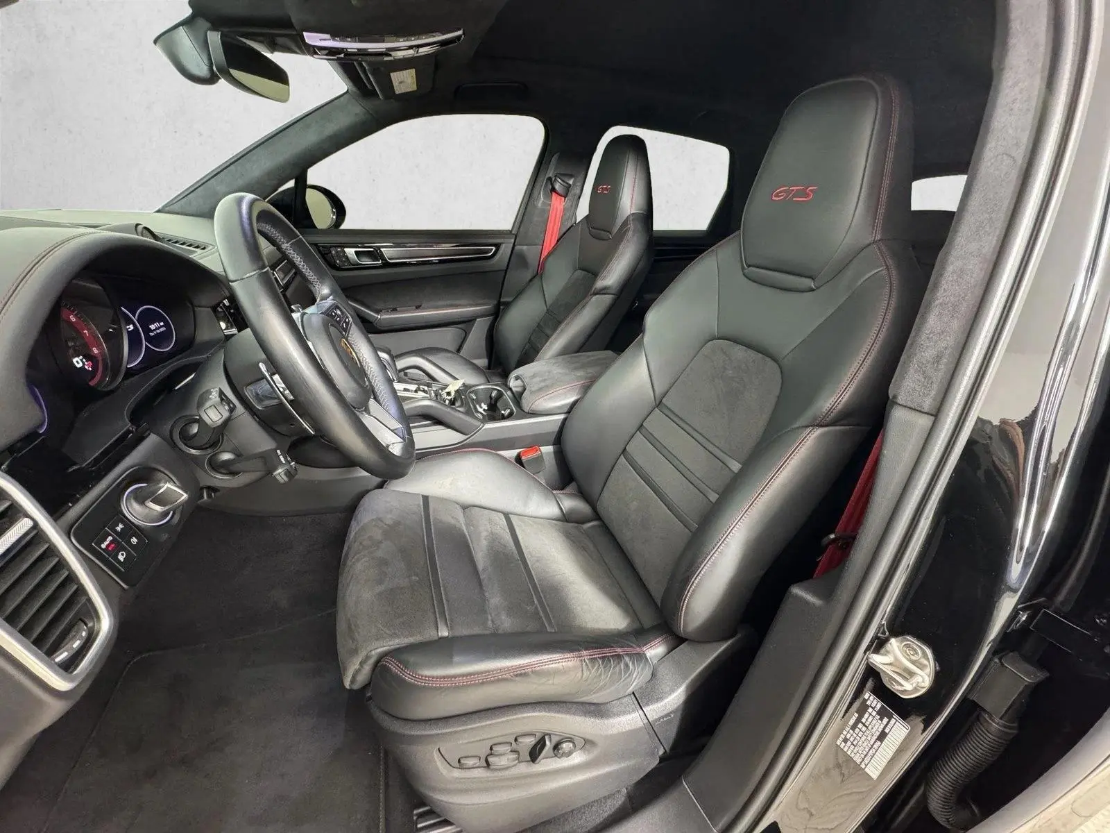 2023 Porsche Cayenne GTS photo 5