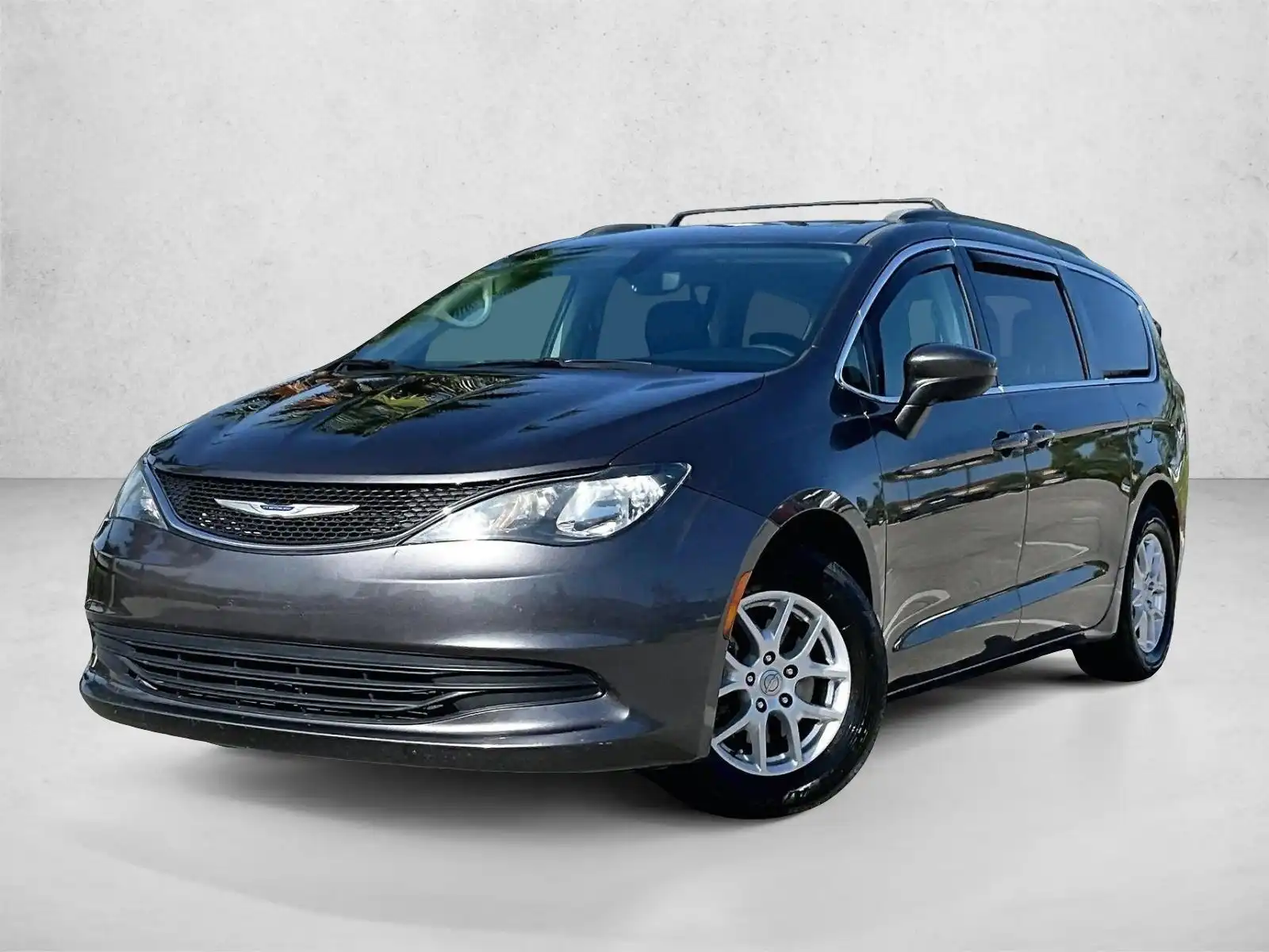 2020 Chrysler Voyager LXI's photo