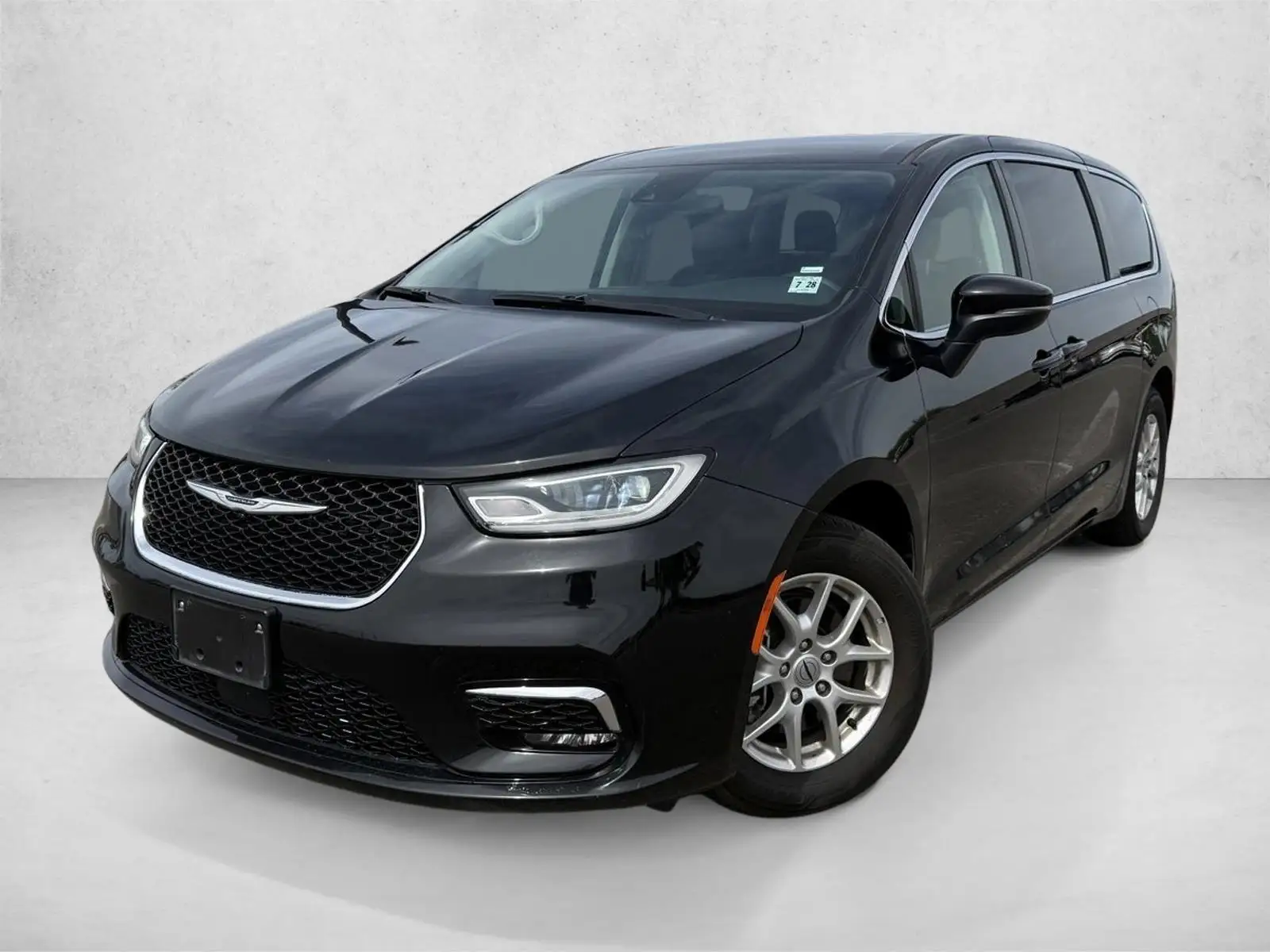 2023 Chrysler Pacifica Touring L photo 1