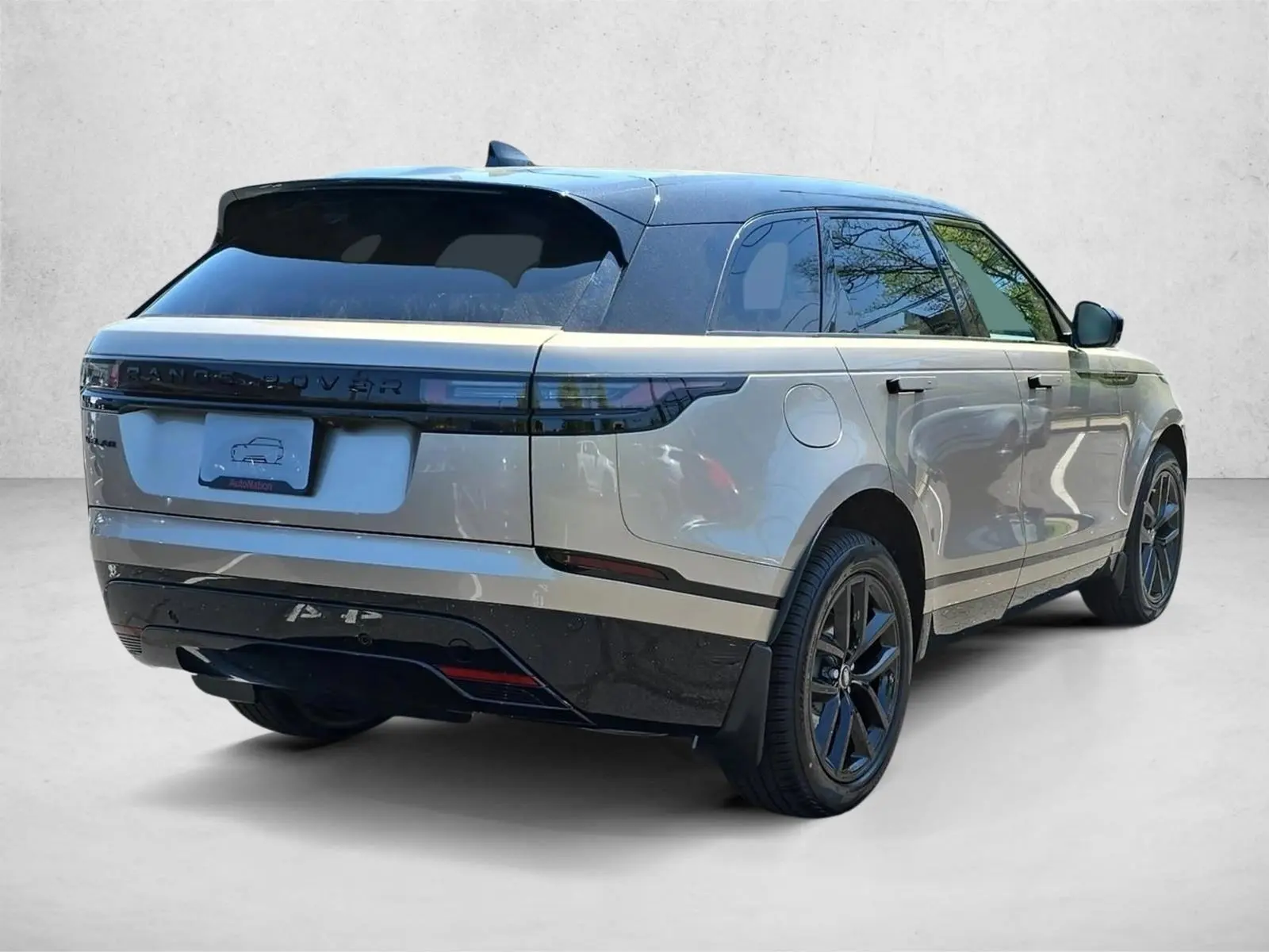 2026 Land Rover Range Rover Velar P250 Dynamic SE photo 5