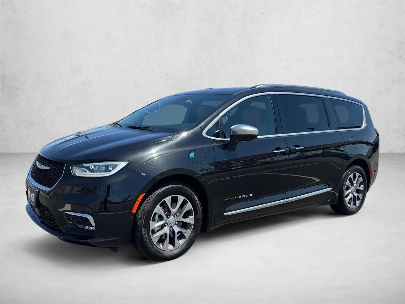 2021 Chrysler Pacifica Hybrid Pinnacle Hybrid's photo