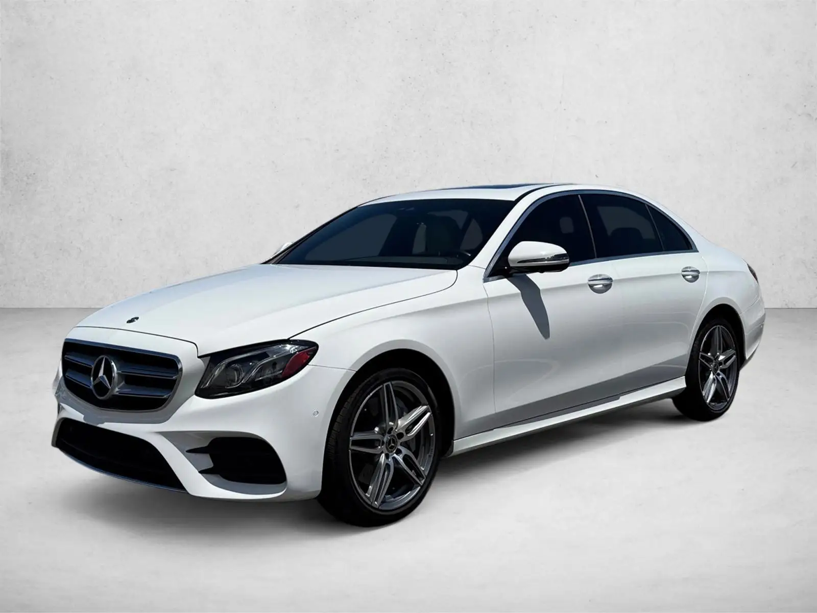 2019 Mercedes-Benz E-Class E300 4MATIC photo 1
