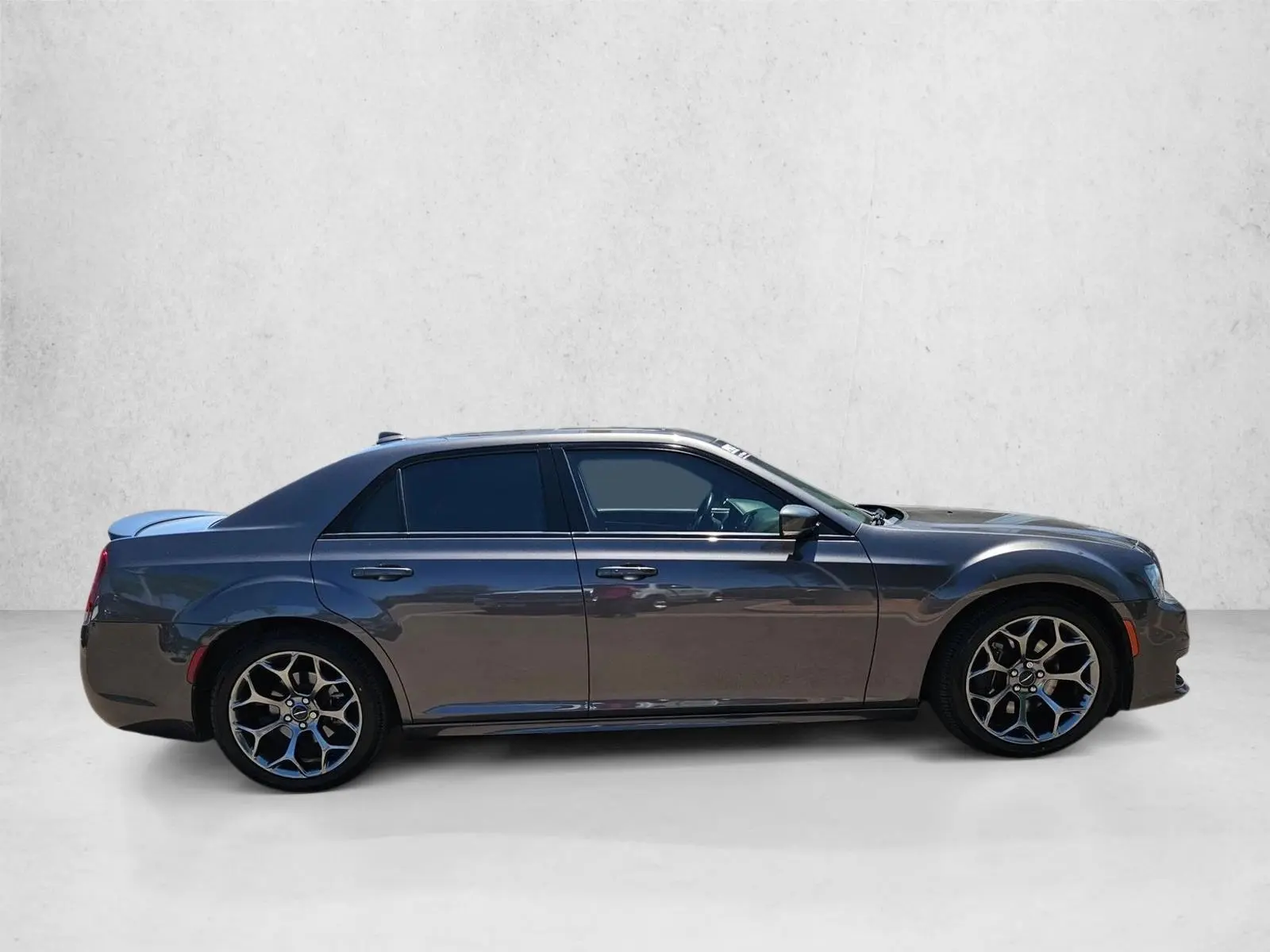 2017 Chrysler 300 S photo 4