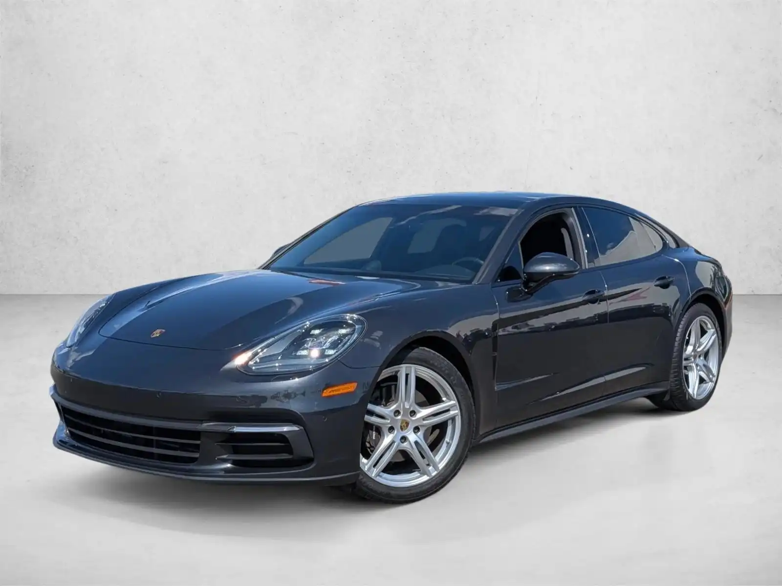 2018 Porsche Panamera 4's photo