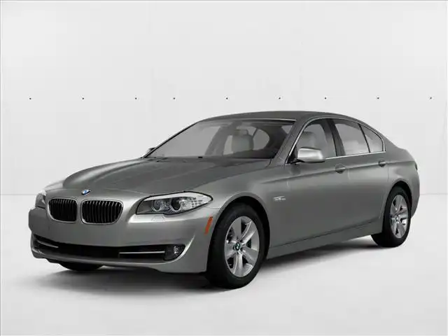 2013 BMW 5 Series 528i xDrive Sedan's photo