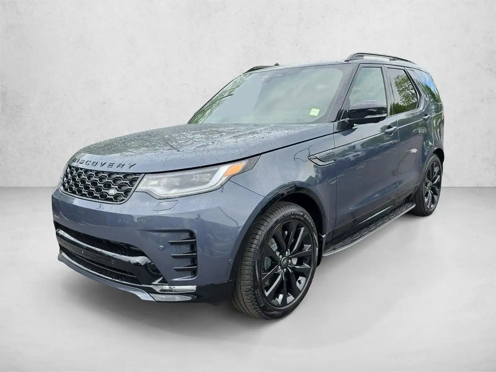 2026 Land Rover Discovery P300 Dynamic SE's photo