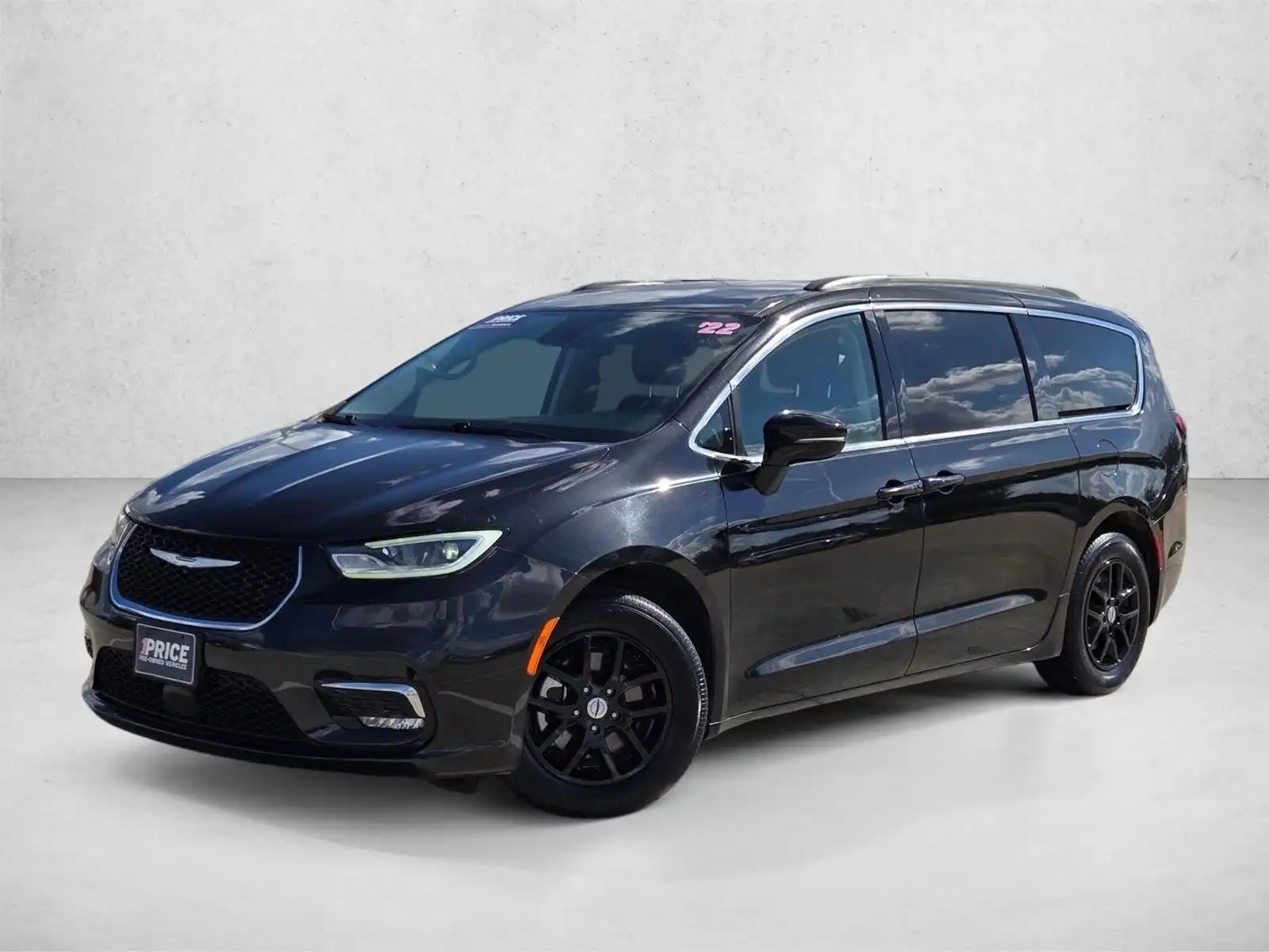2022 Chrysler Pacifica Touring L's photo