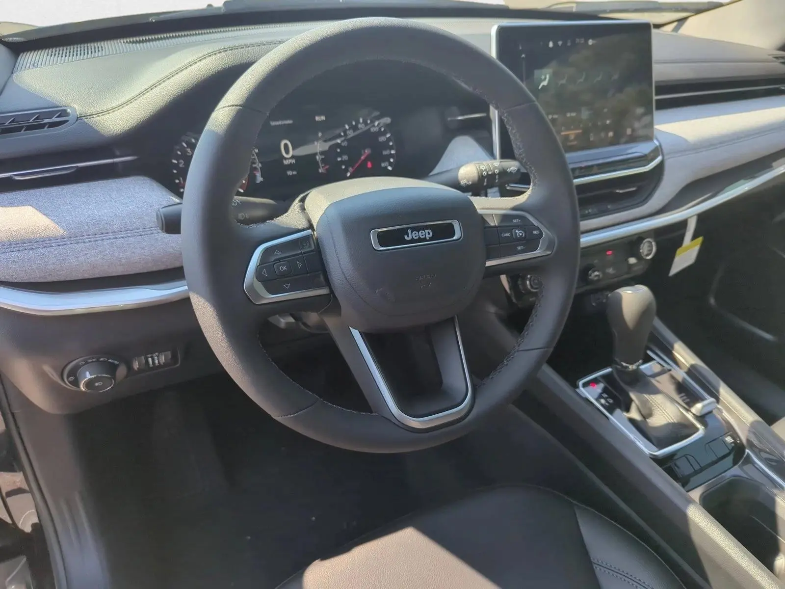 2024 Jeep Compass Latitude 4WD photo 3