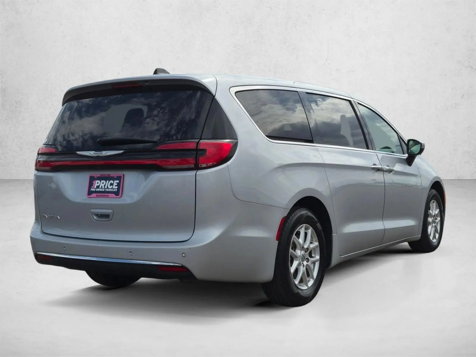 2023 Chrysler Pacifica Touring L photo 5