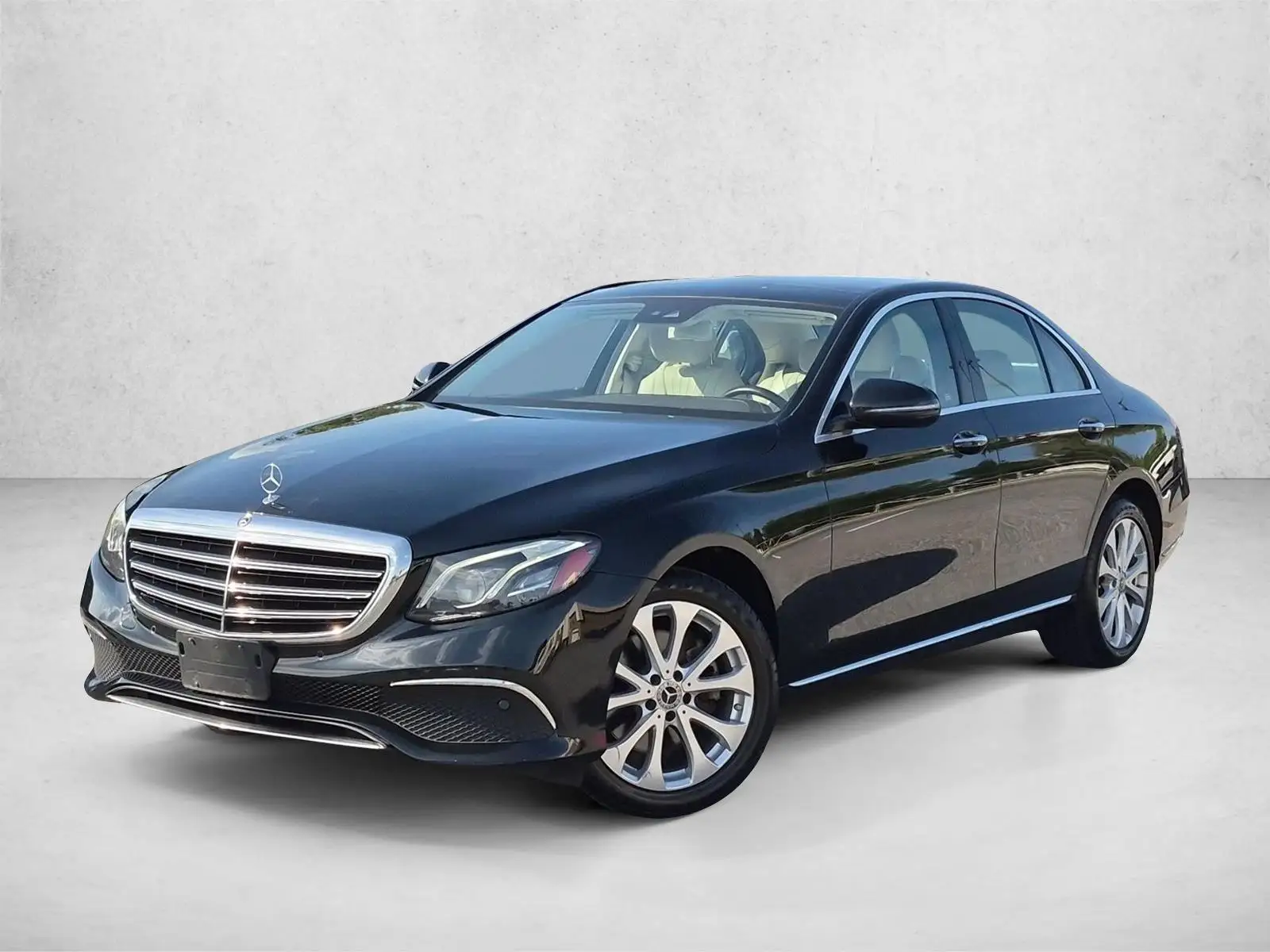 2018 Mercedes-Benz E-Class E300 4MATIC photo 1