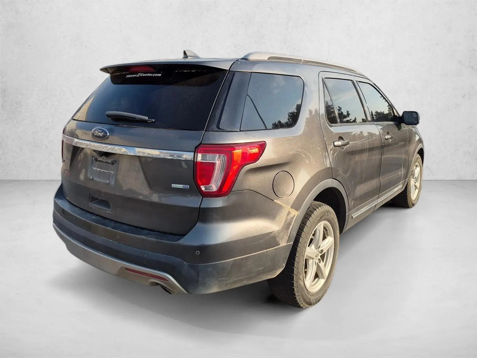 2016 Ford Explorer XLT 4WD photo 5