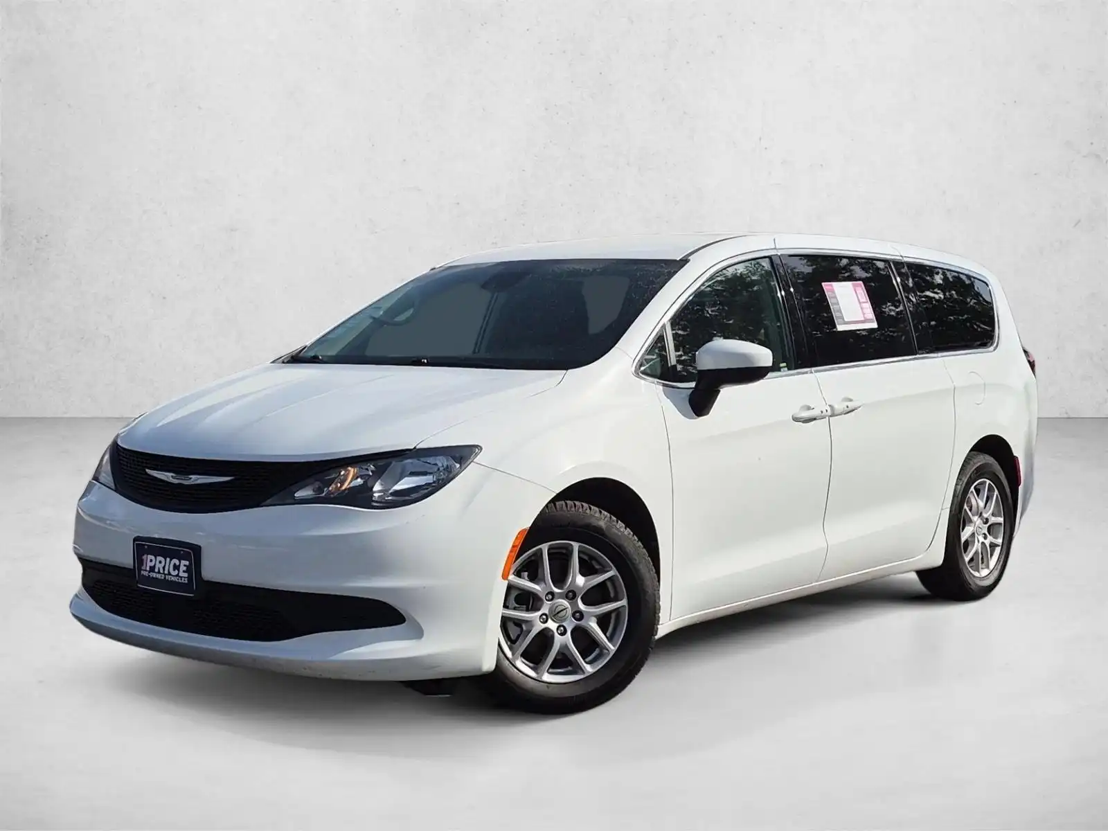 2023 Chrysler Voyager LX's photo