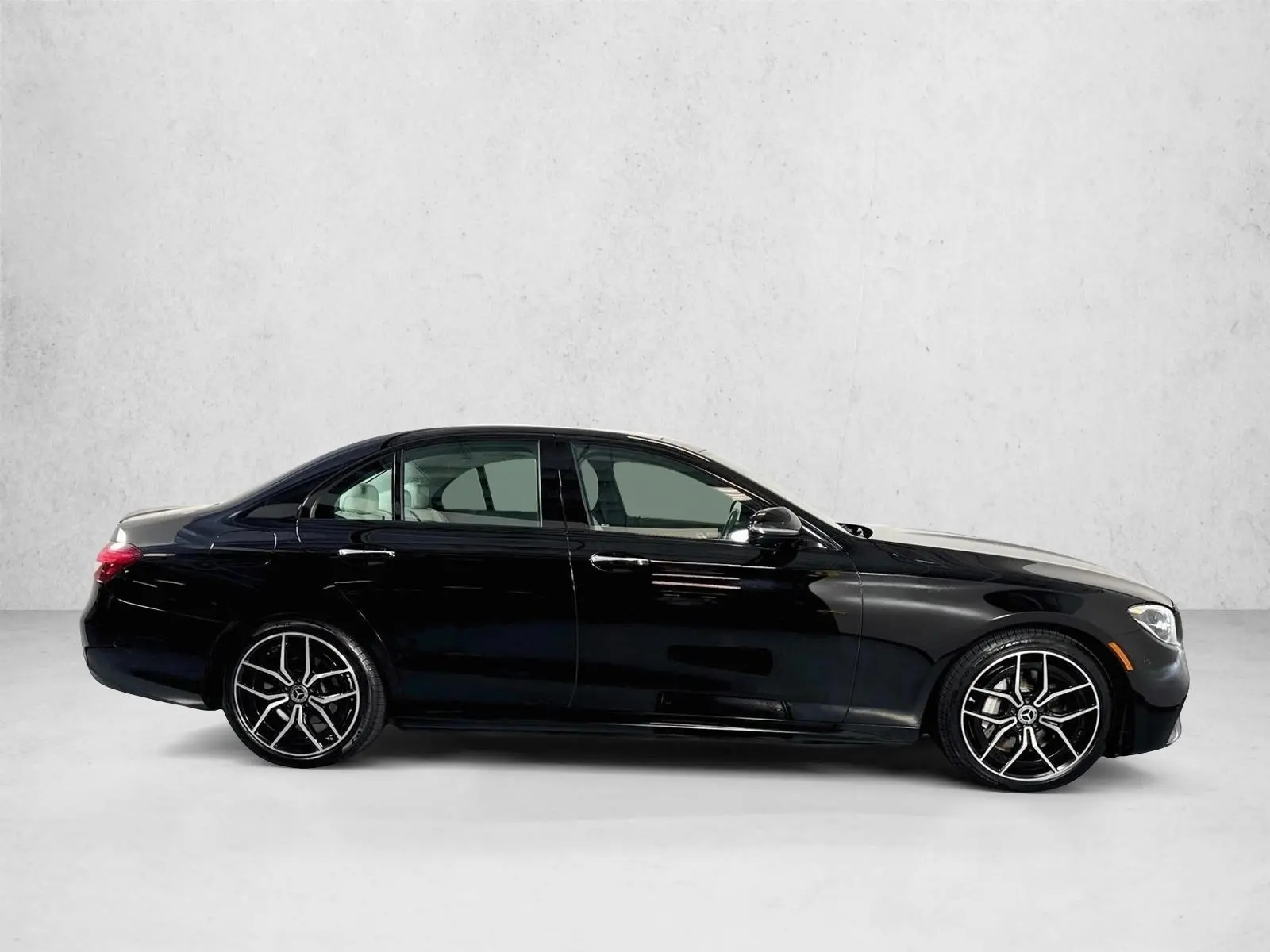 2022 Mercedes-Benz E-Class E350 photo 4