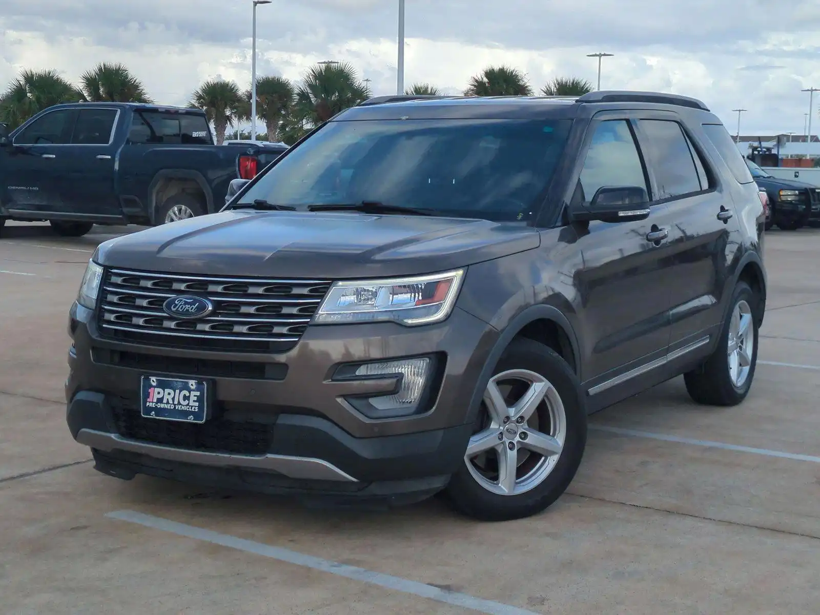 2016 Ford Explorer XLT FWD's photo