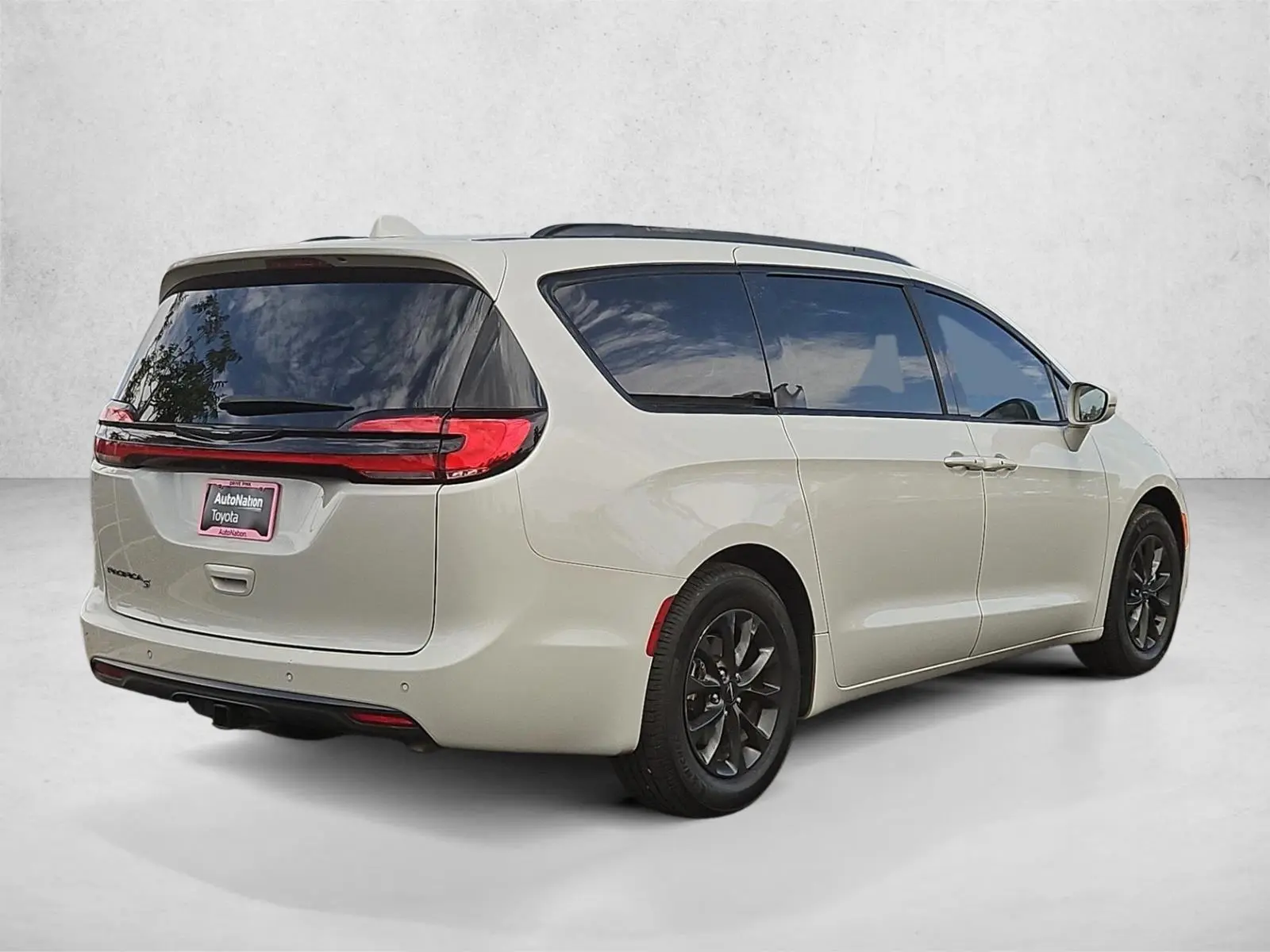 2021 Chrysler Pacifica Touring photo 5