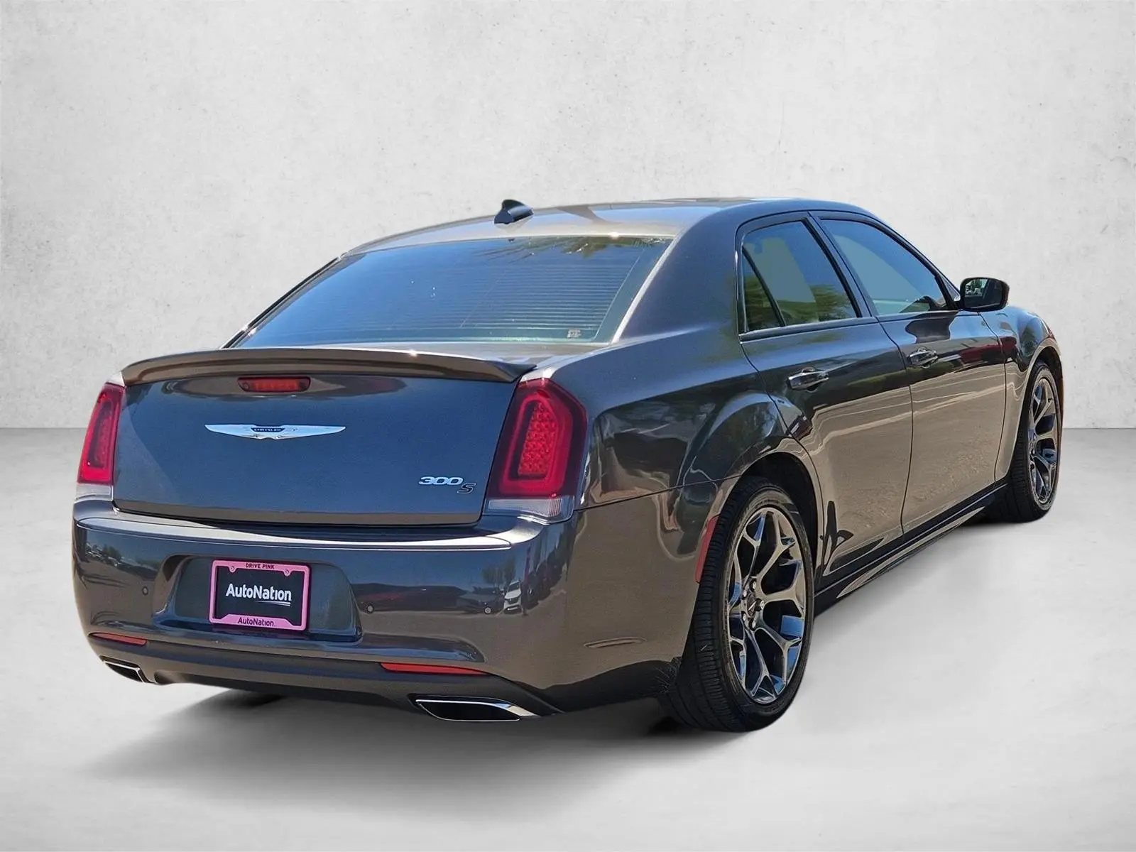 2017 Chrysler 300 S photo 5