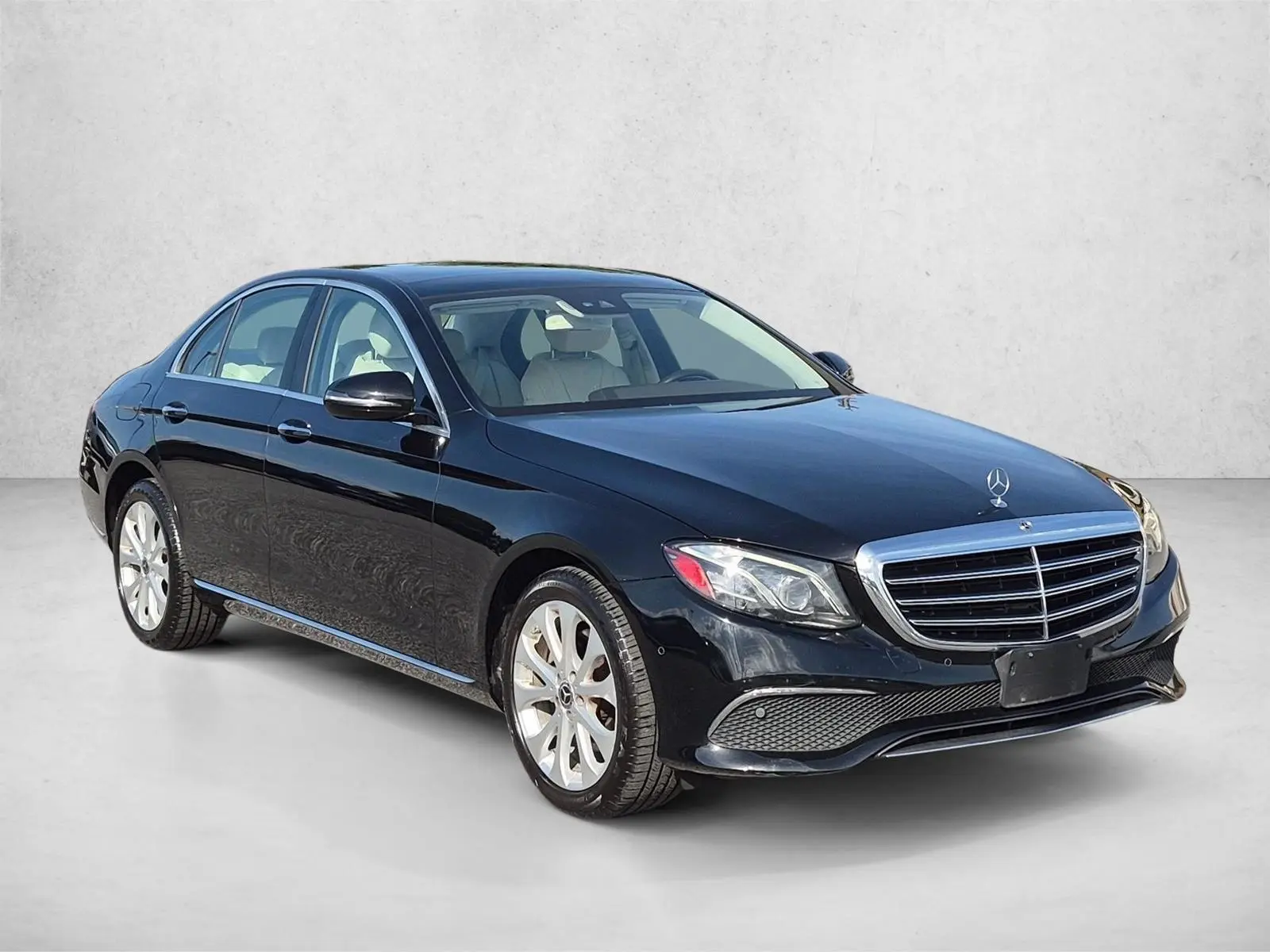 2018 Mercedes-Benz E-Class E300 4MATIC photo 3