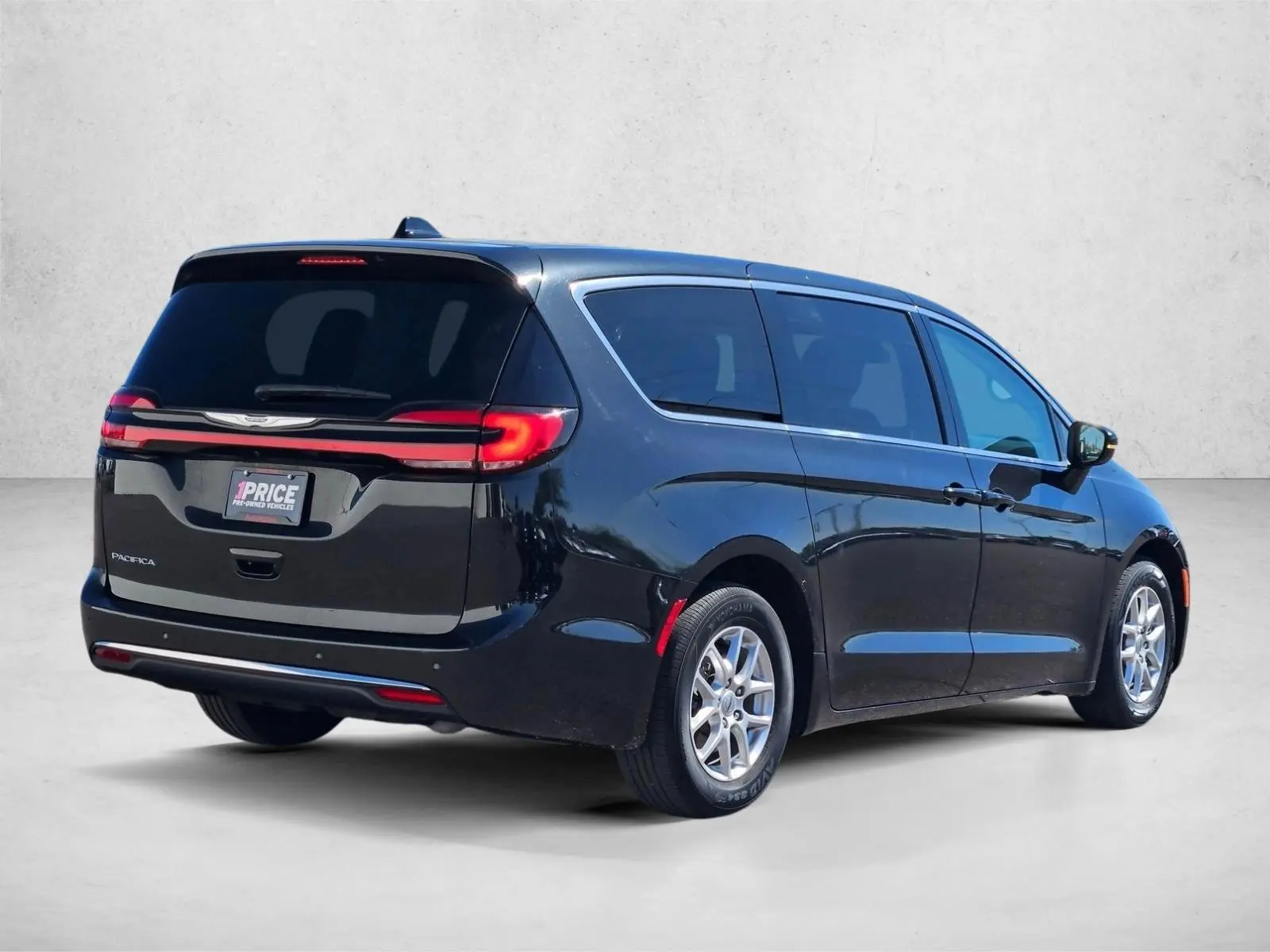 2023 Chrysler Pacifica Touring L photo 5