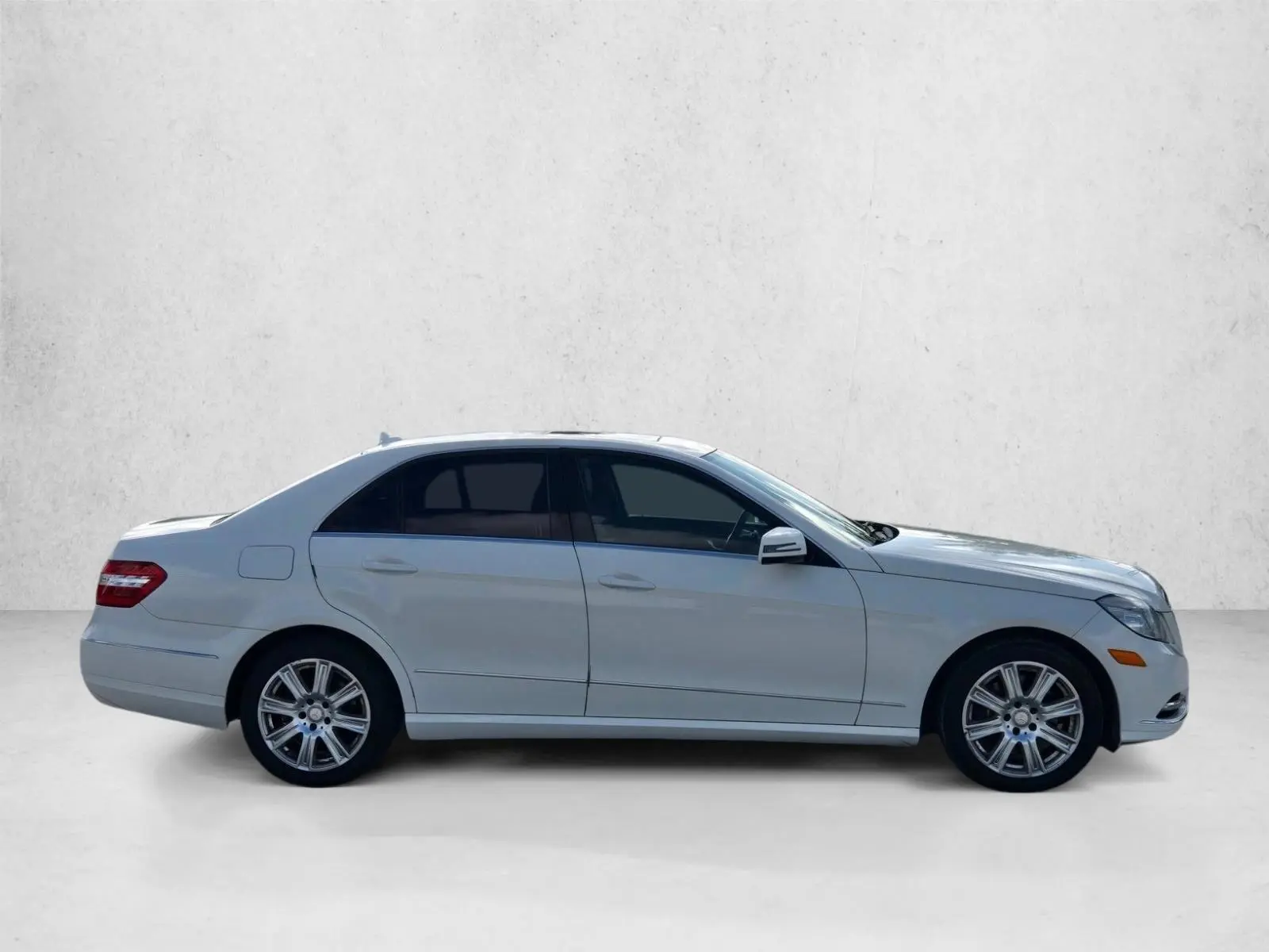2013 Mercedes-Benz E-Class E350 Luxury photo 4