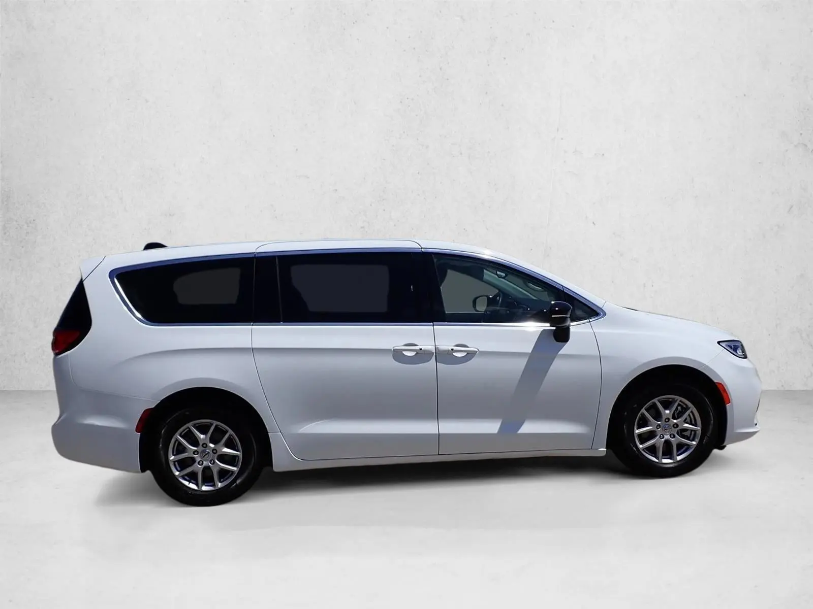 2024 Chrysler Pacifica Touring L photo 5