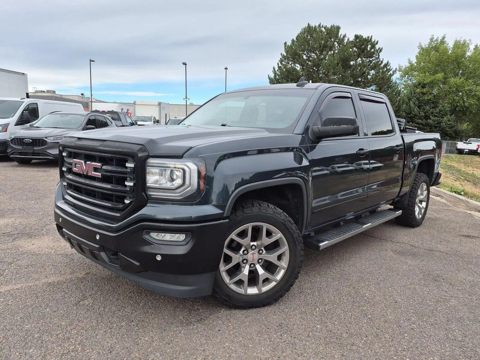 2018 GMC Sierra SLT 4WD Crew Cab Short Box's photo