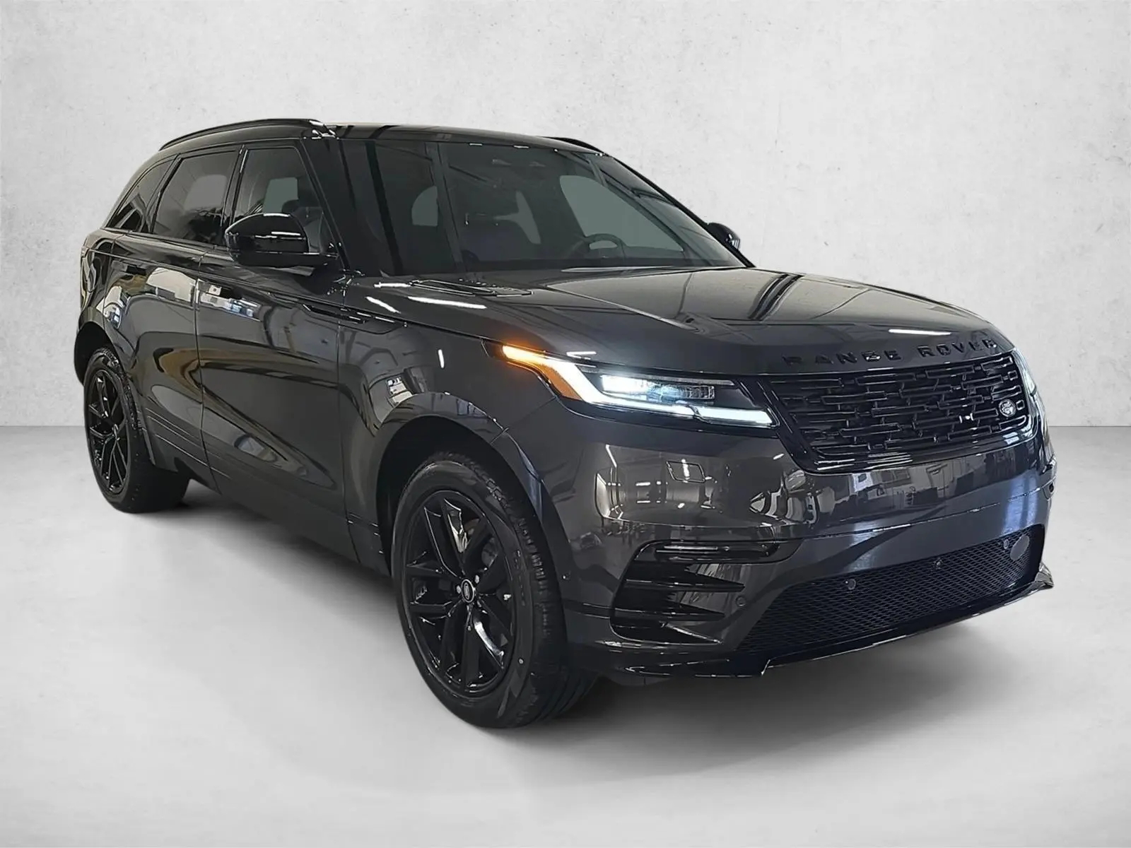 2026 Land Rover Range Rover Velar P250 Dynamic SE photo 3